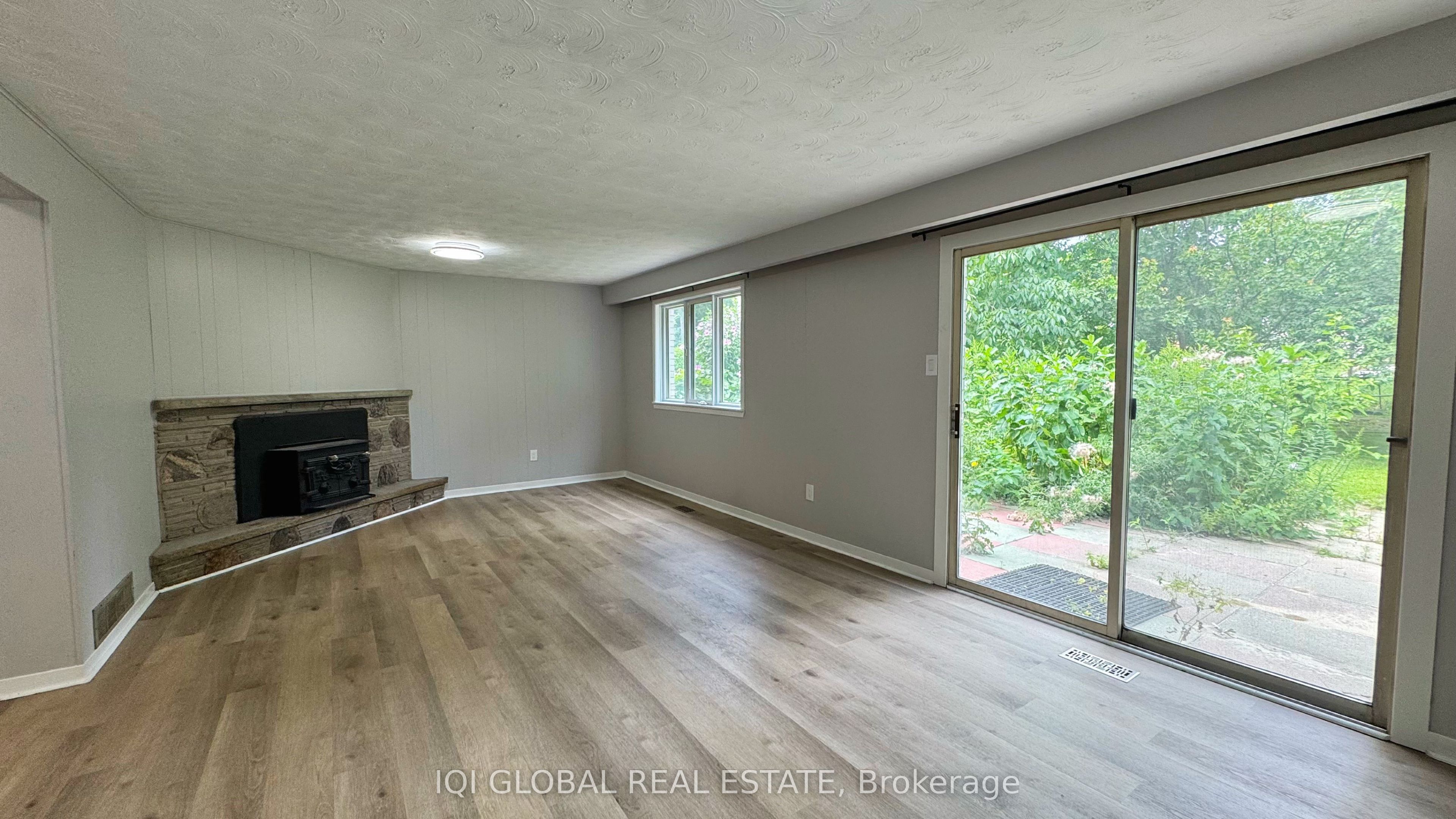 2143 Linby Street 2, Mississauga, ON L4Y 1V6 photo 3