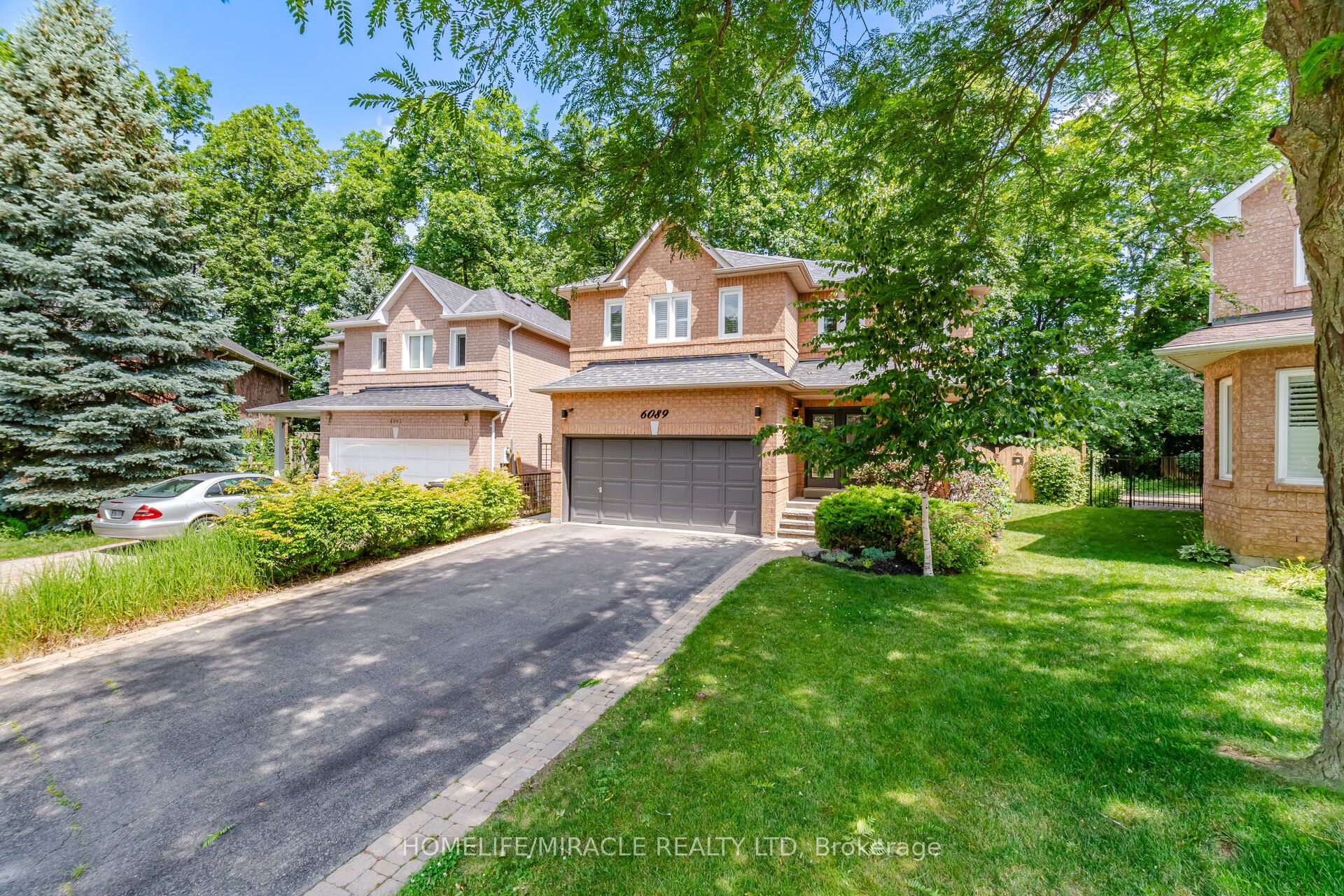 6089 Carradine Court, Mississauga, ON L5V 2C2 photo 2