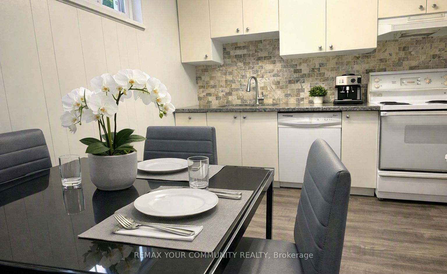 22 Baleberry Crescent, Toronto, ON M9P 3L2 photo 2