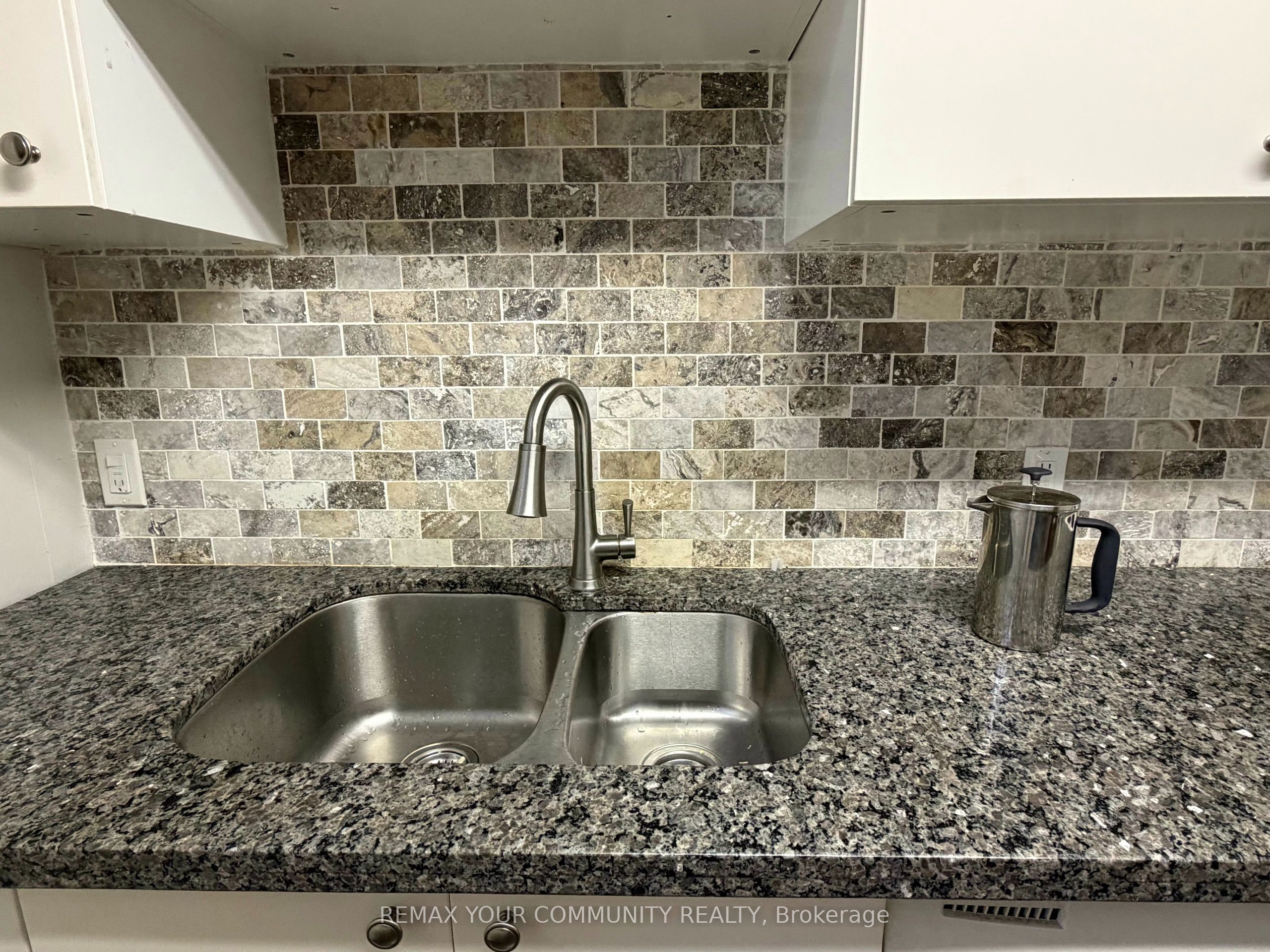 22 Baleberry Crescent, Toronto, ON M9P 3L2 photo 3