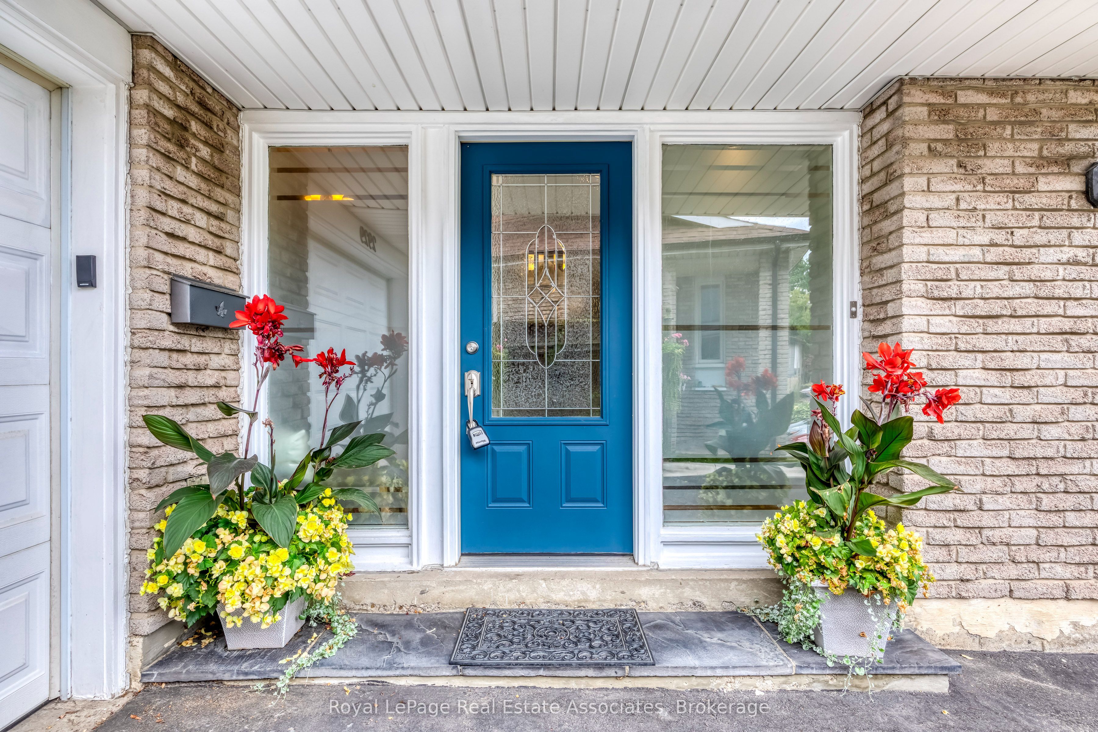 2929 Arvida Circle, Mississauga, ON L5N 1R4 photo 2
