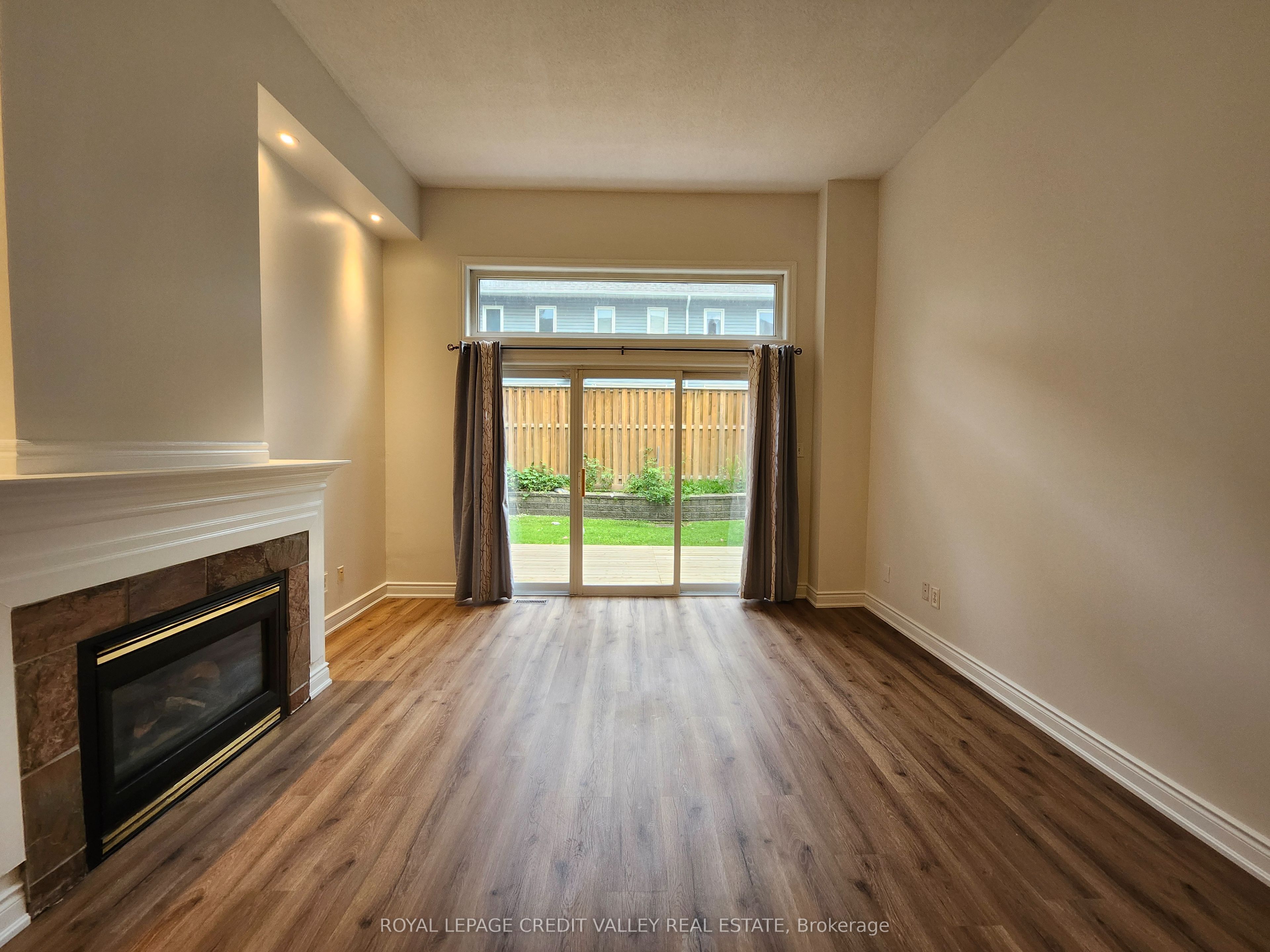 800 Dundas Street W 39, Mississauga, ON L5C 4S9 photo 2