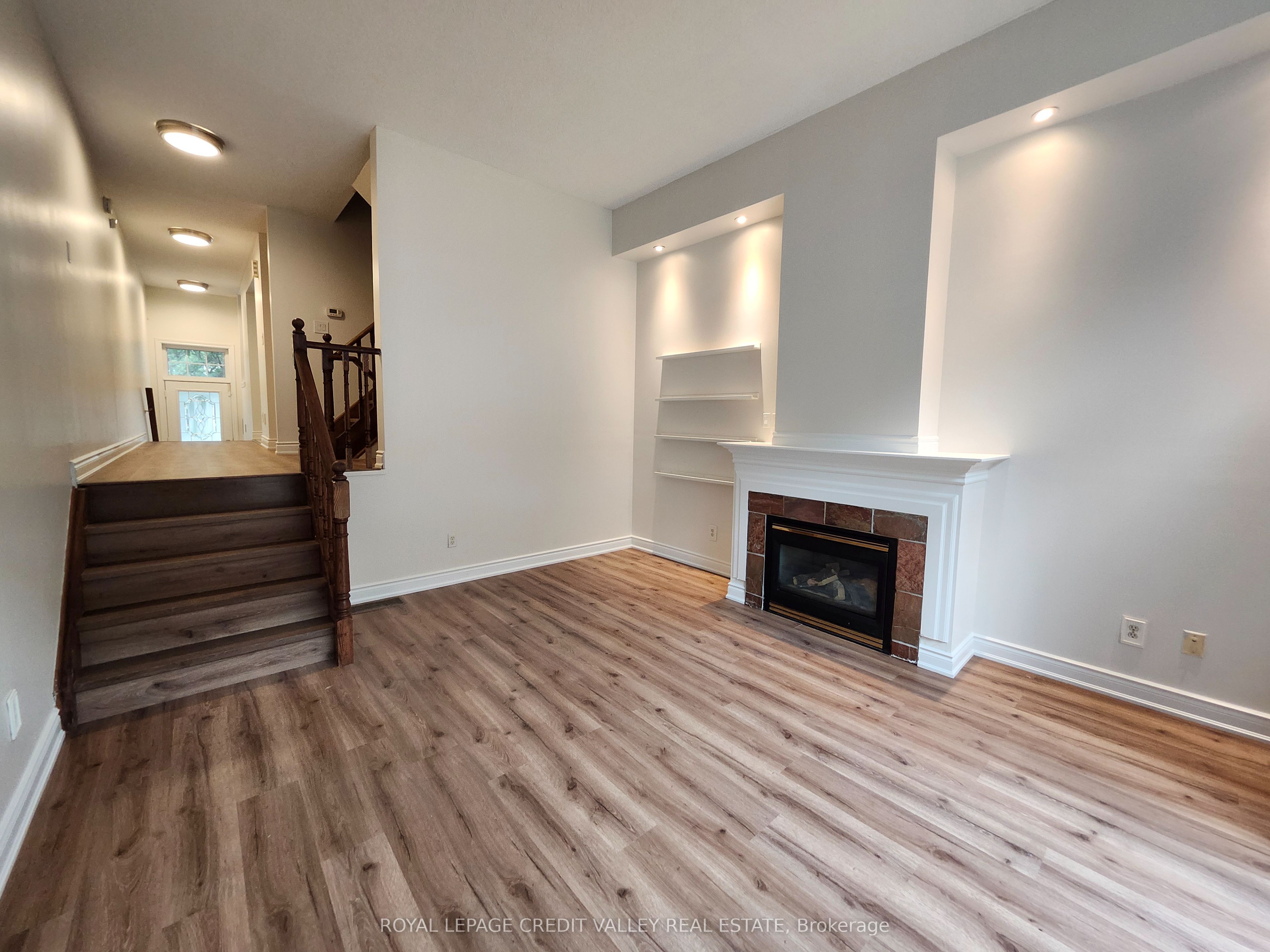 800 Dundas Street W 39, Mississauga, ON L5C 4S9 photo 3