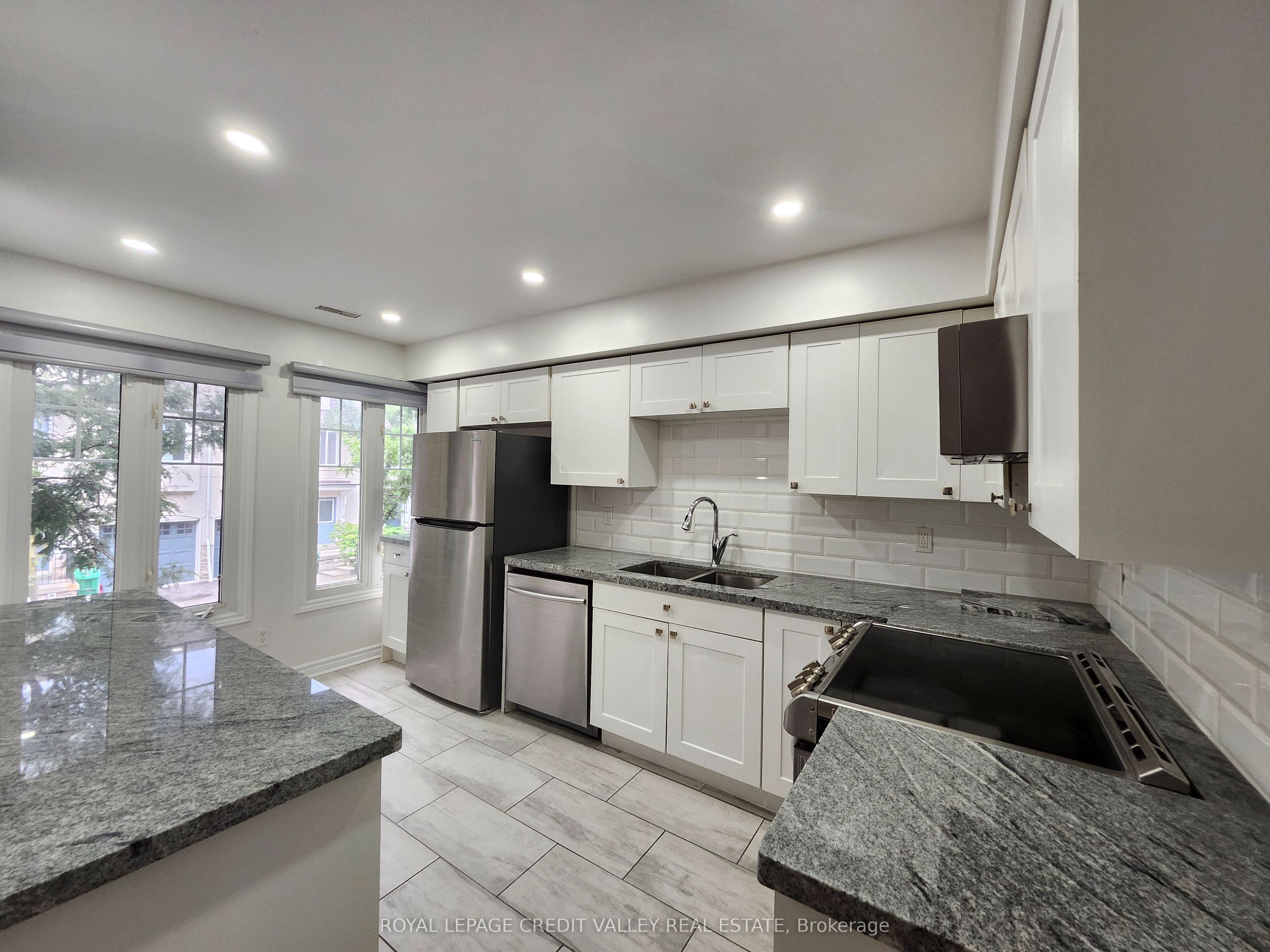 800 Dundas Street W 39, Mississauga, ON L5C 4S9 photo 5