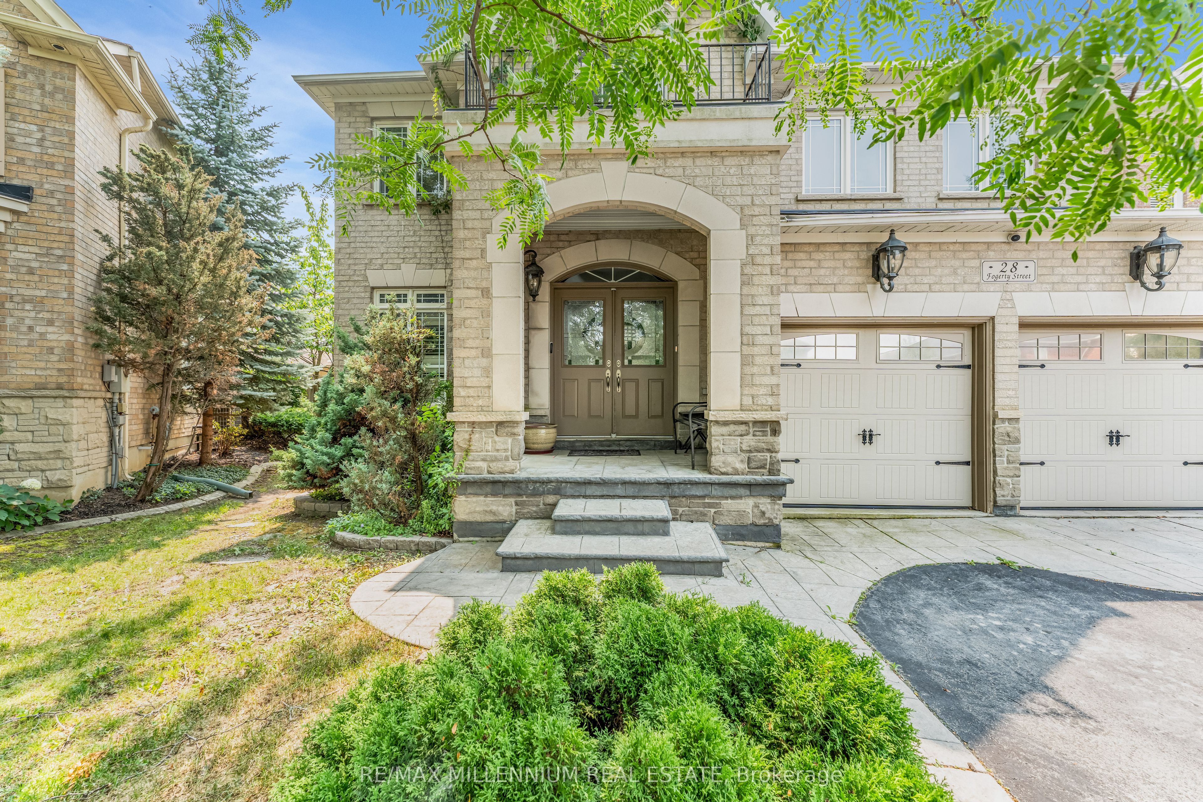 28 Fogerty Street, Brampton, ON L6Y 5K2 photo 2