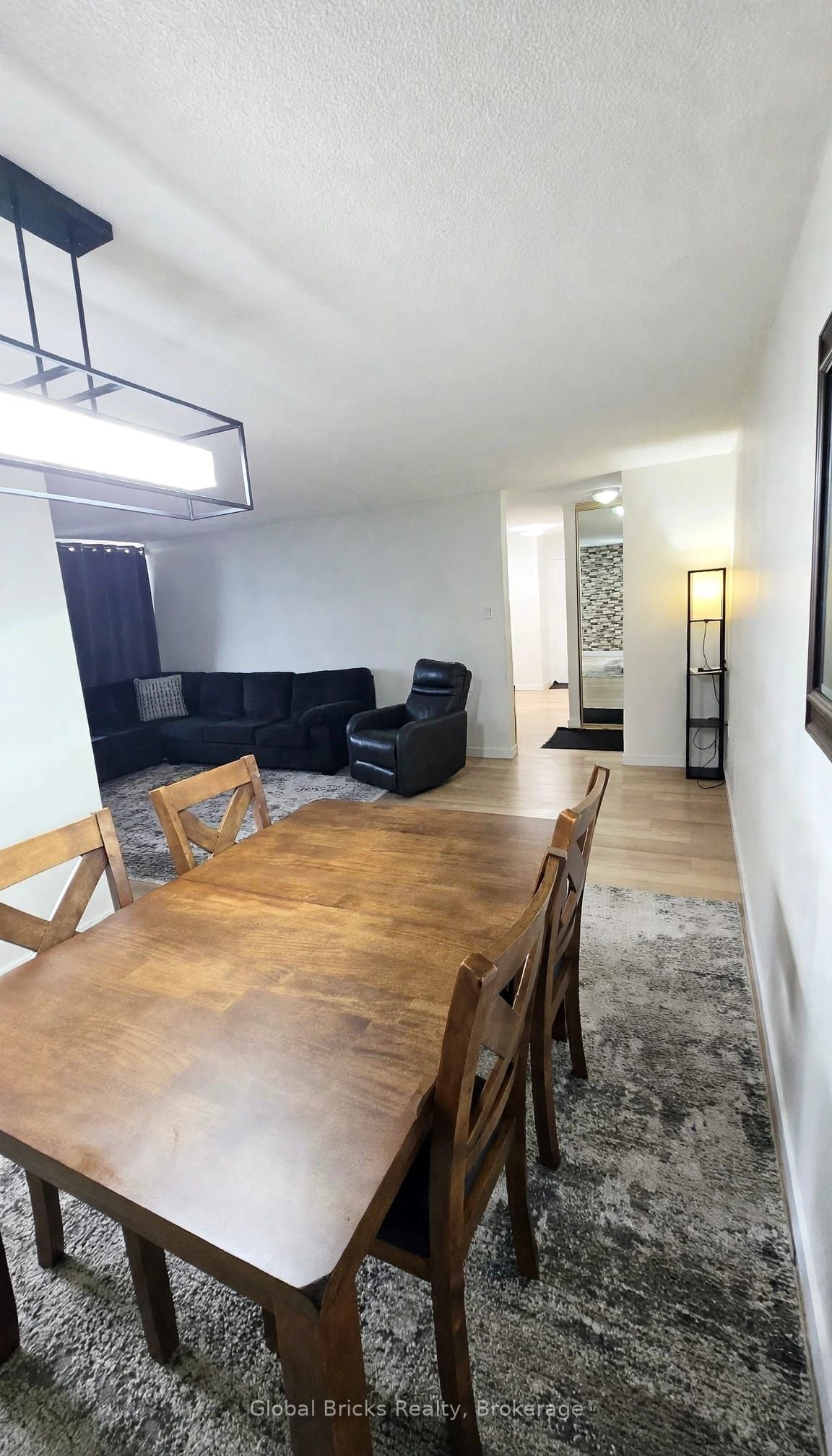 17 Knightsbridge Road 1103, Brampton, ON L6T 3X9 photo 2