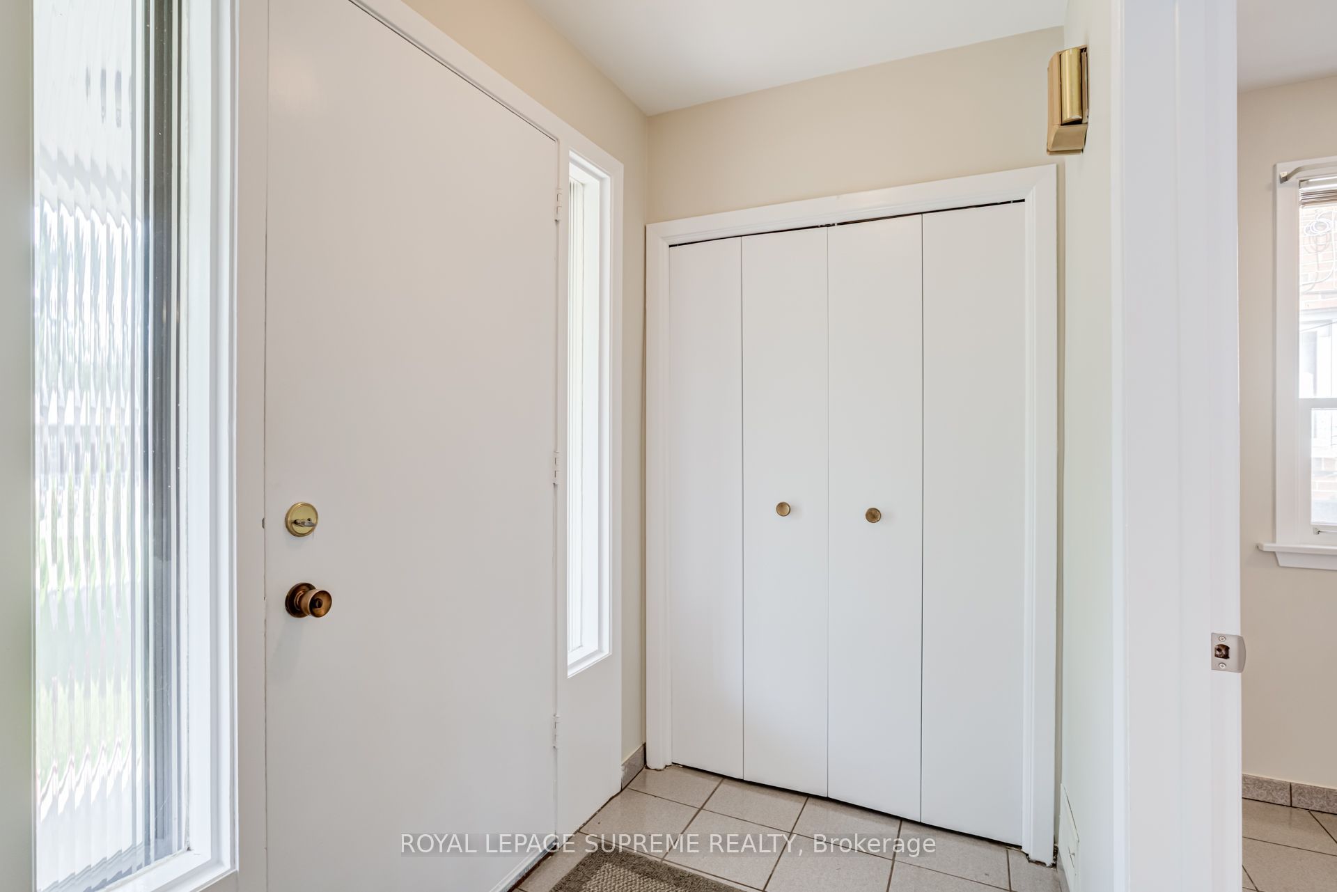 5 Paramount Court Main, Toronto, ON M6M 2L3 photo 3