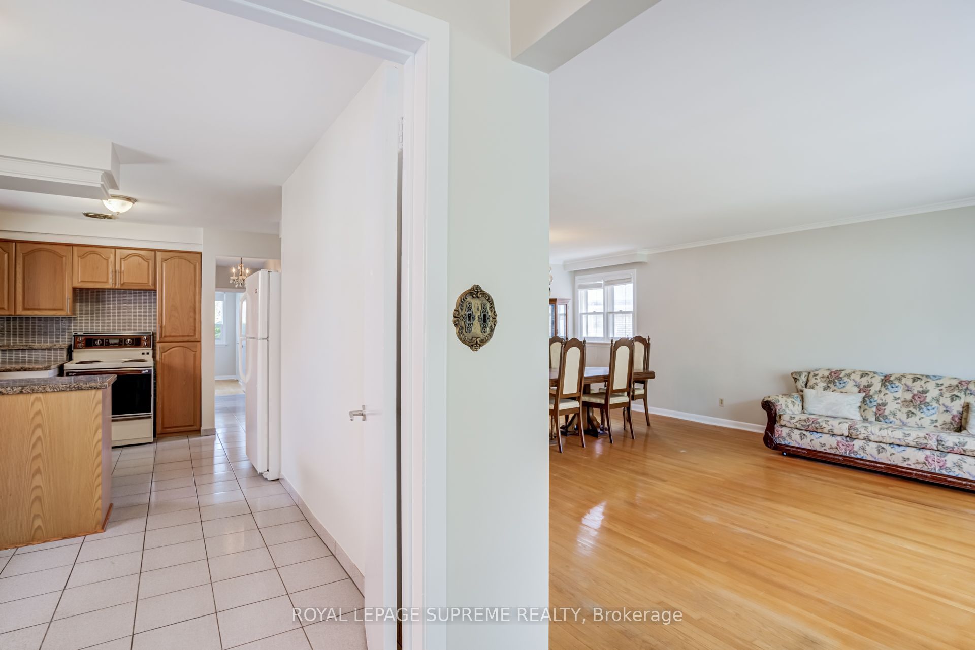 5 Paramount Court Main, Toronto, ON M6M 2L3 photo 4