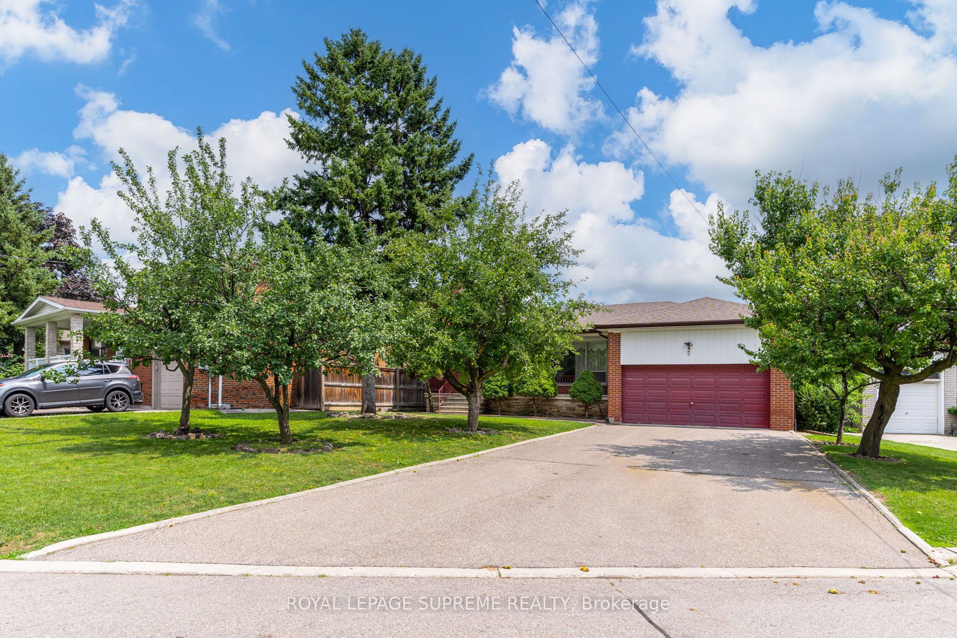 5 Paramount Court Bsmt, Toronto, ON M6M 2L3 photo 2