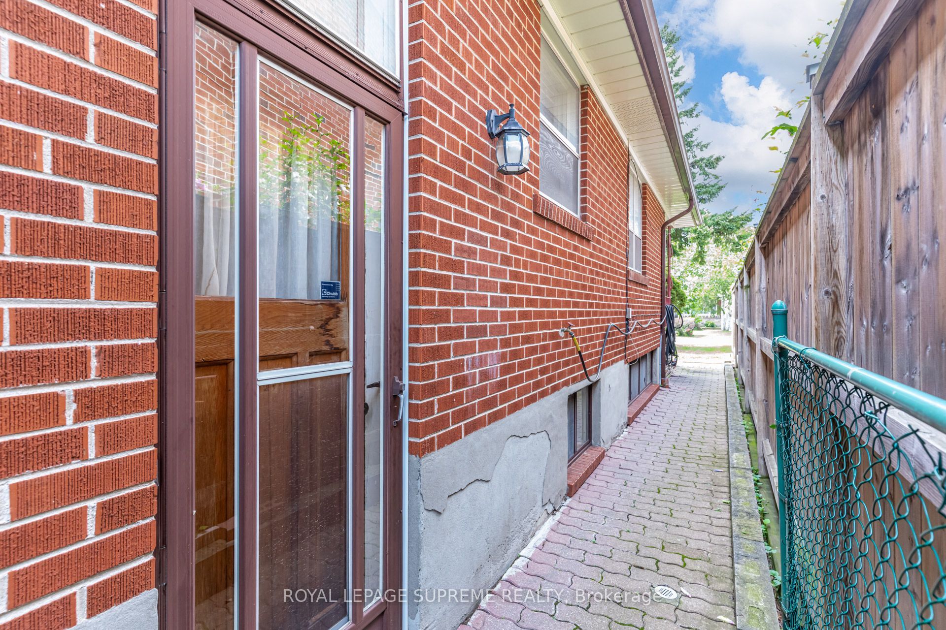 5 Paramount Court Bsmt, Toronto, ON M6M 2L3 photo 3