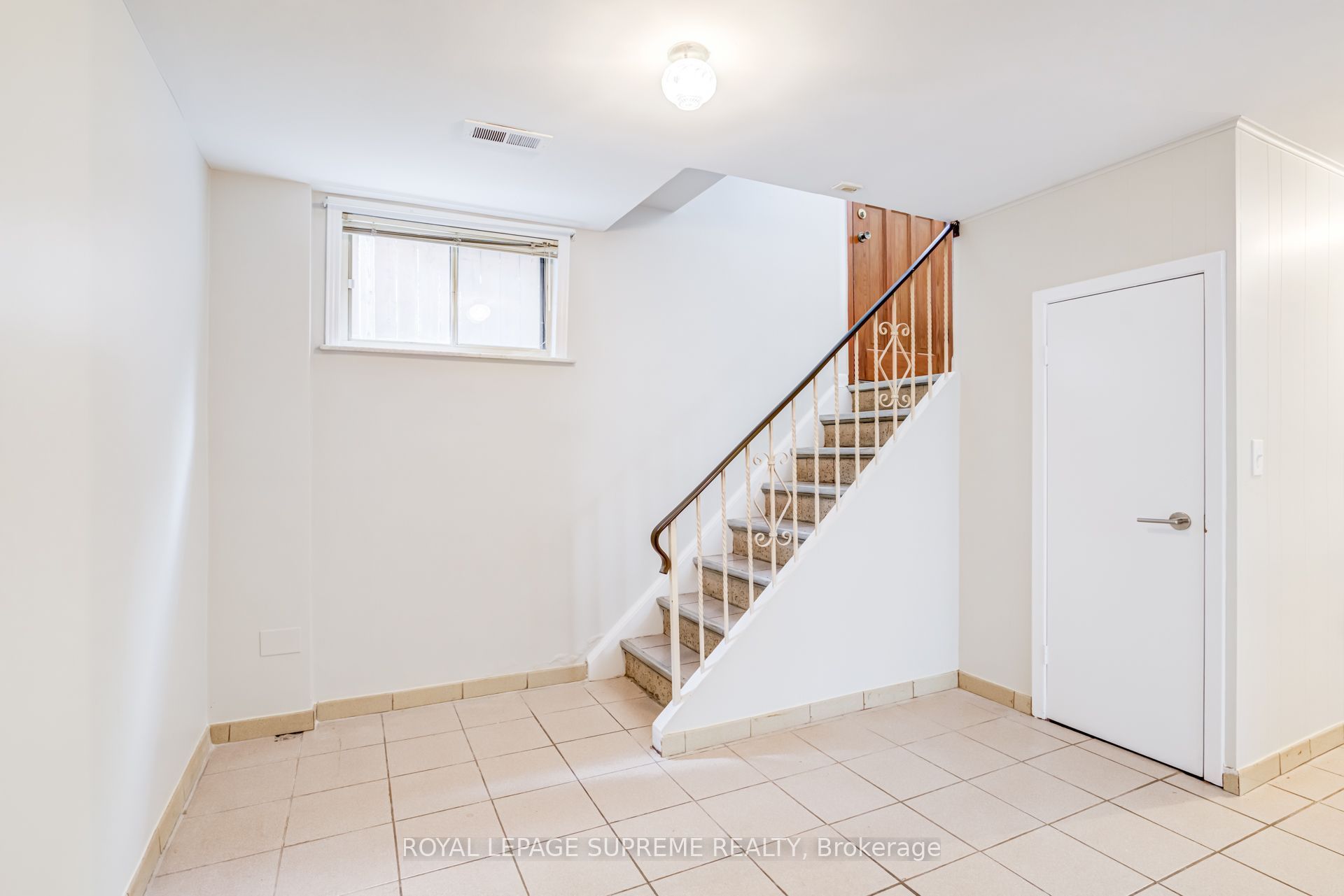 5 Paramount Court Bsmt, Toronto, ON M6M 2L3 photo 4