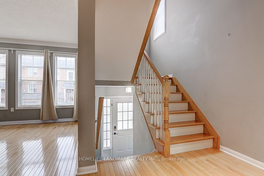 5980 Whitehorn Avenue 165, Mississauga, ON L5V 2Y3 photo 3