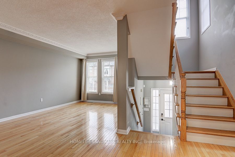 5980 Whitehorn Avenue 165, Mississauga, ON L5V 2Y3 photo 4