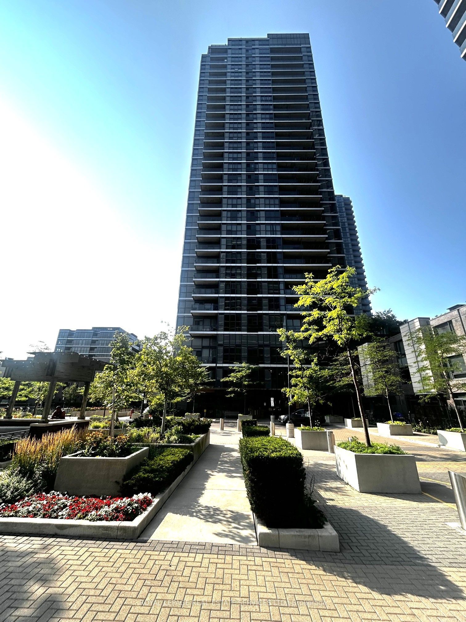 9 Valhalla Inn Road 1109, Toronto, ON M9B 0B2