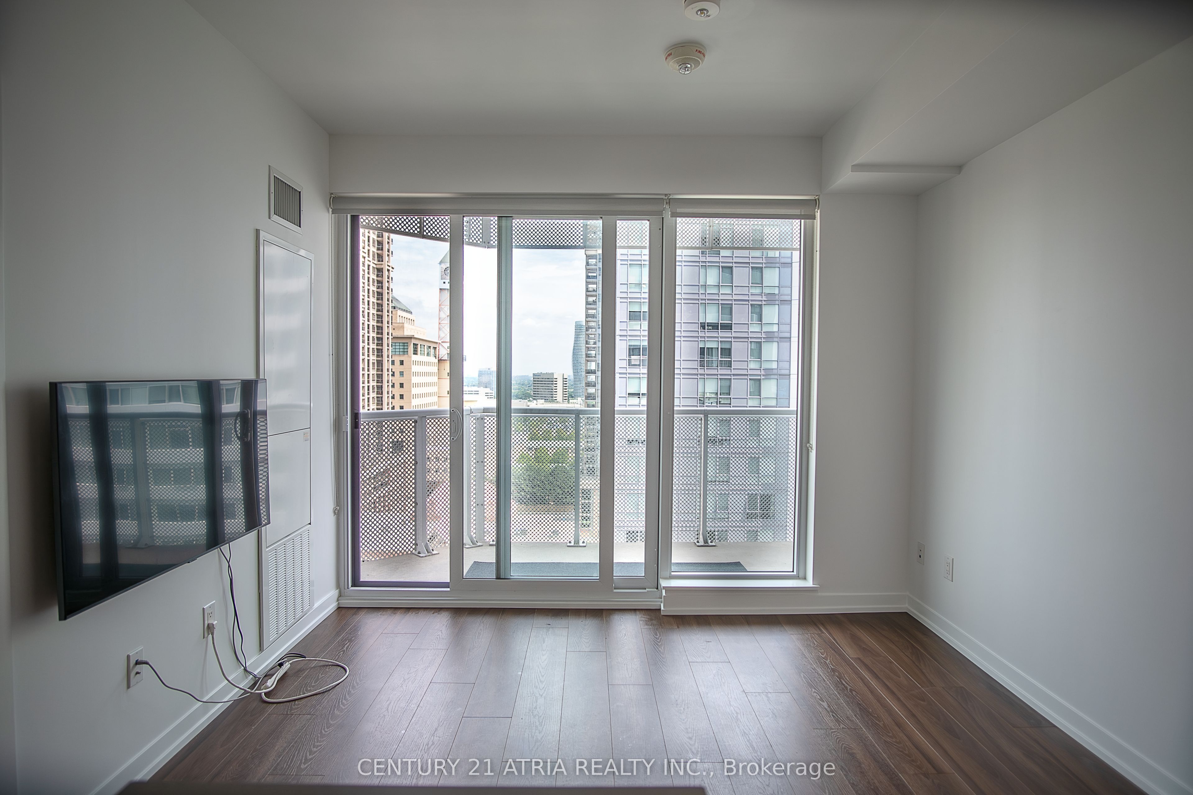 4065 Confederation Parkway 1405, Mississauga, ON L5B 0L4 photo 3