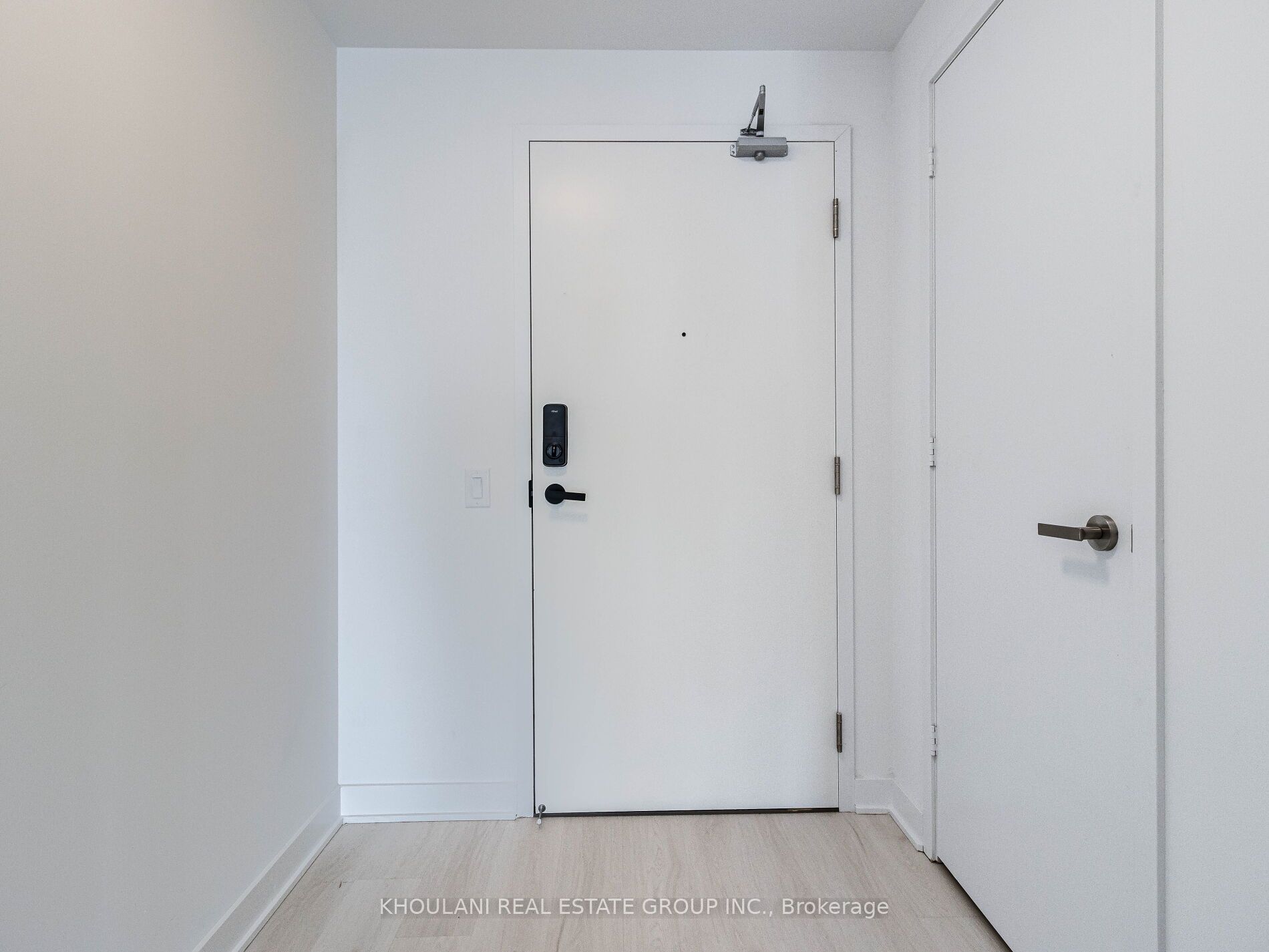 3900 Confederation Parkway 2212, Mississauga, ON L5B 0M3 photo 3