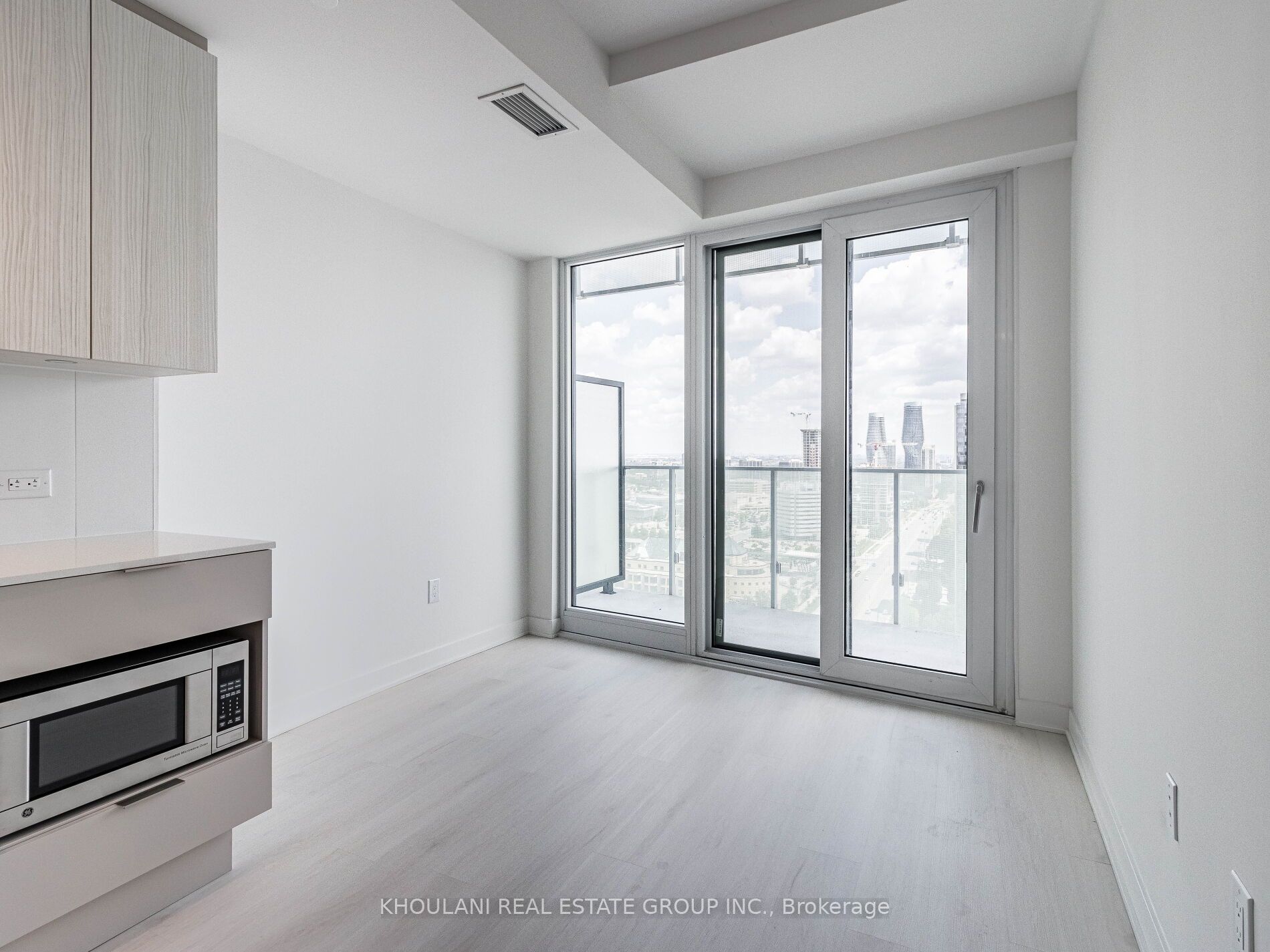 3900 Confederation Parkway 2212, Mississauga, ON L5B 0M3 photo 5