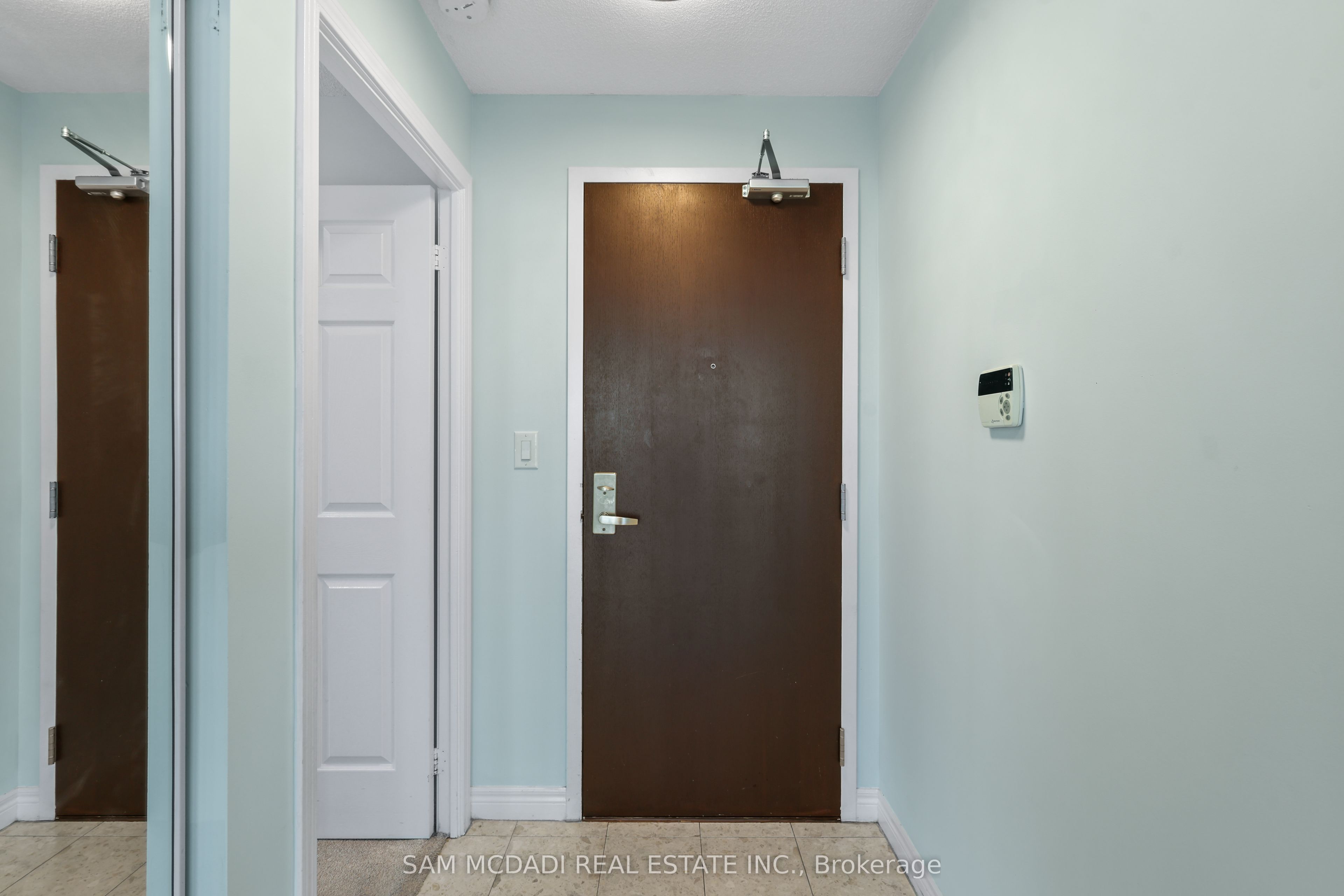 208 Enfield Place 1103, Mississauga, ON L5B 0G8 photo 4