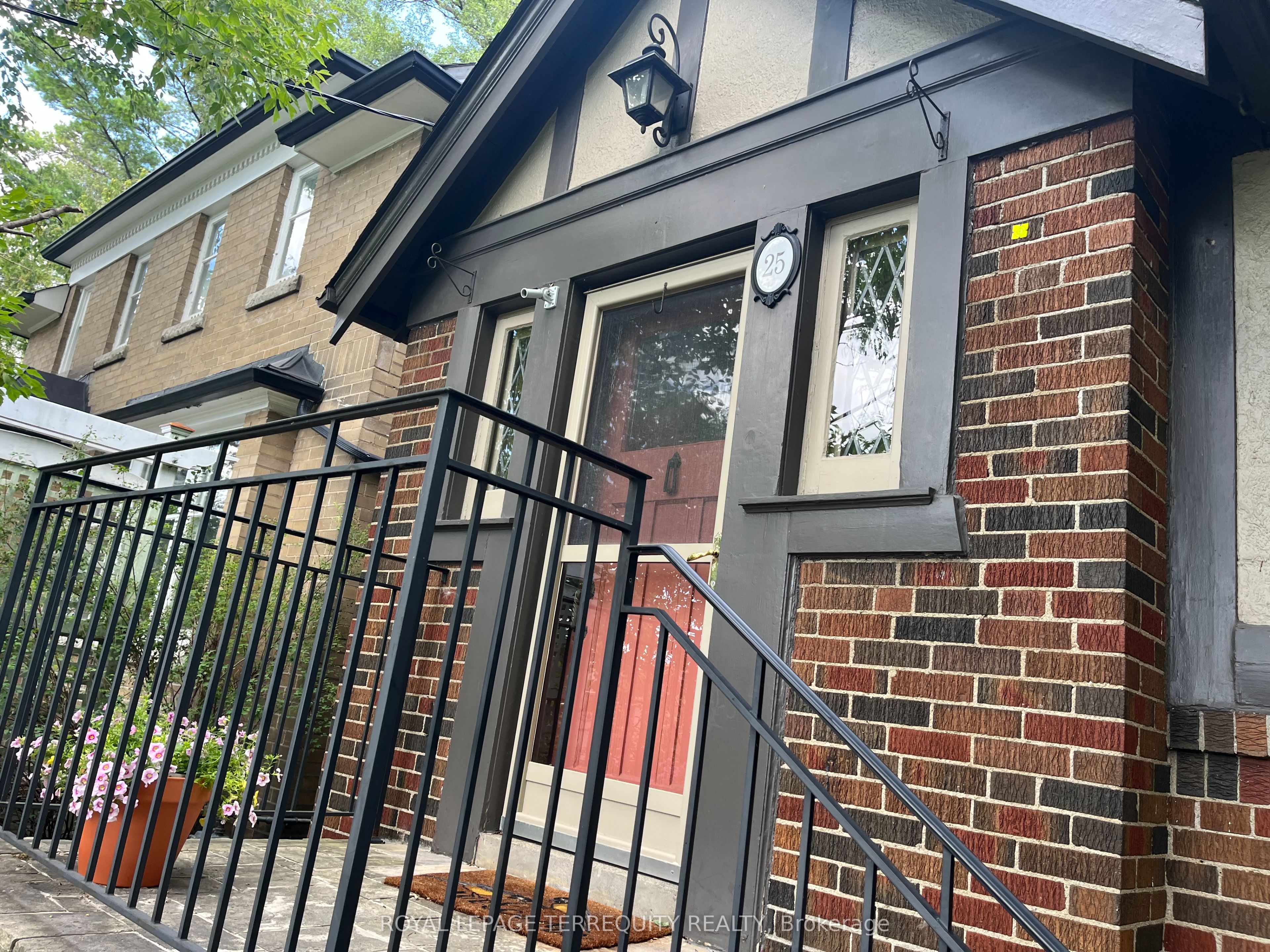 25 Halford Avenue, Toronto, ON M6S 4G1 photo 2