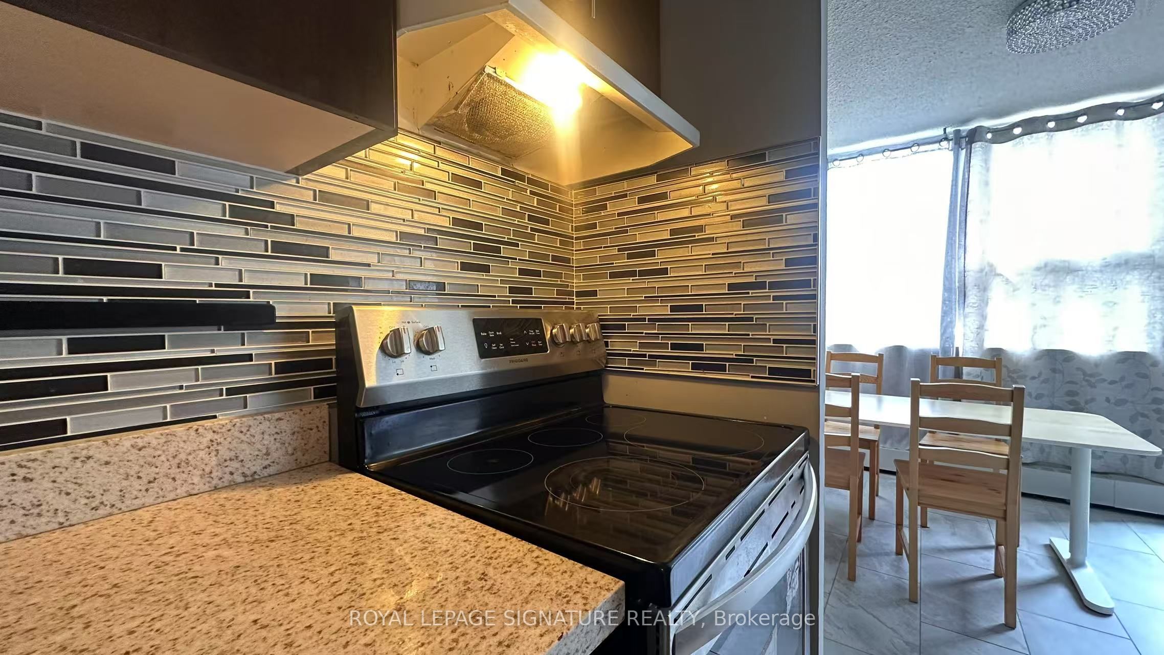 2121 Roche Court 109, Mississauga, ON L5K 2C7 photo 2
