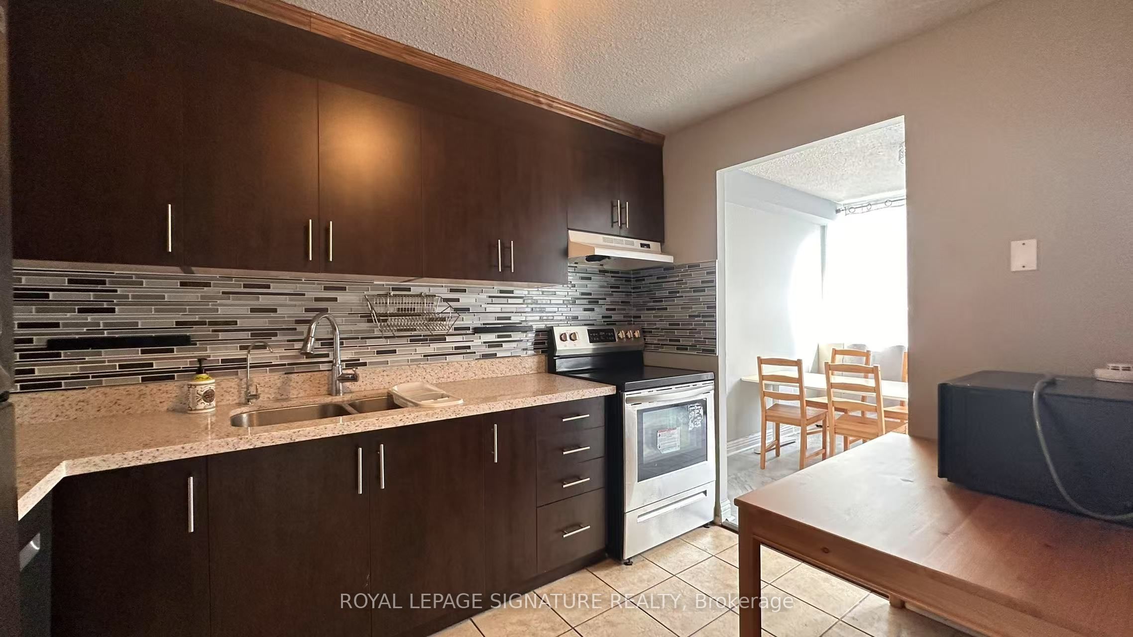 2121 Roche Court 109, Mississauga, ON L5K 2C7 photo 3