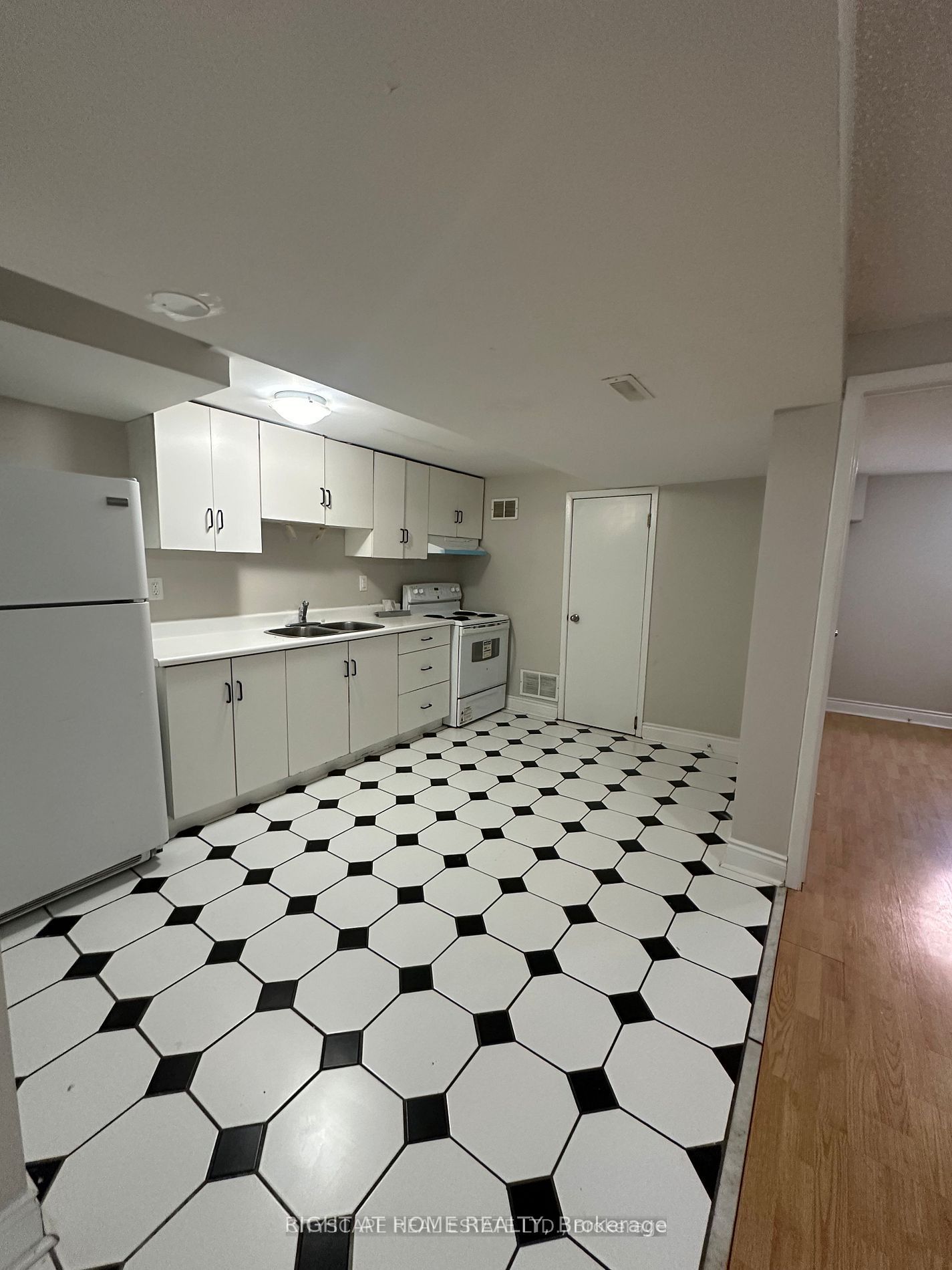 56 Stanwell Drive Lower, Brampton, ON L6Z 3Y6 photo 2
