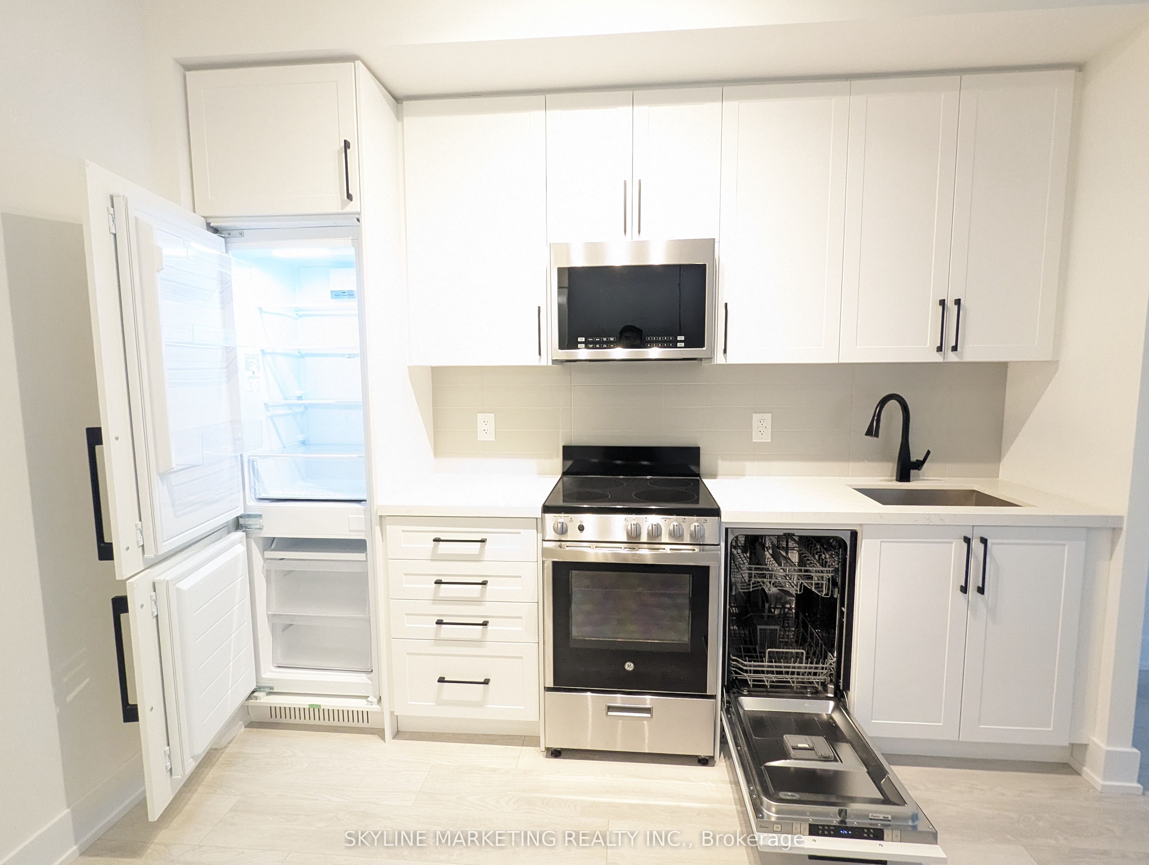 2450 Old Bronte Road 525, Oakville, ON L6M 5P6 photo 3