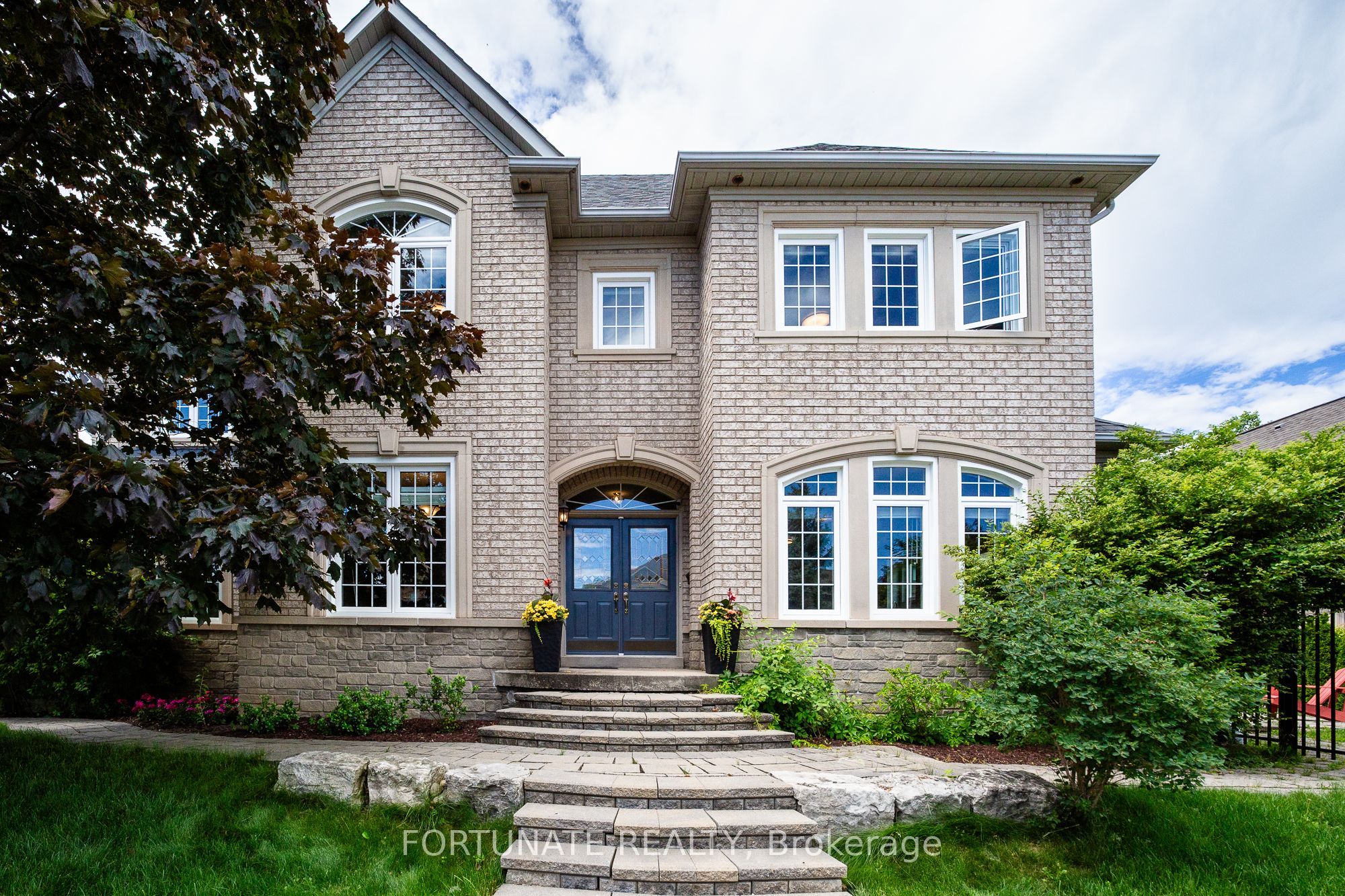 2071 Pinevalley Crescent, Oakville, ON L6H 6L8 photo 3
