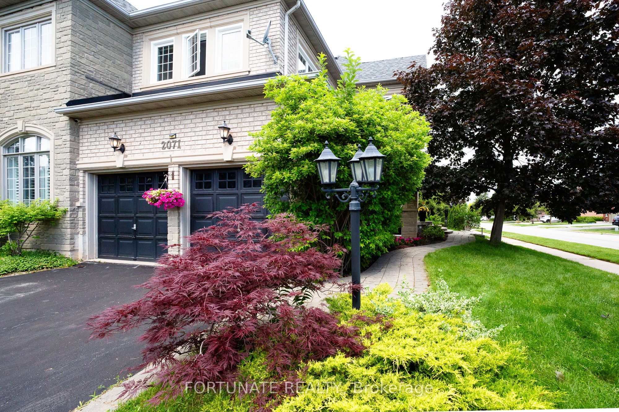 2071 Pinevalley Crescent, Oakville, ON L6H 6L8 photo 4