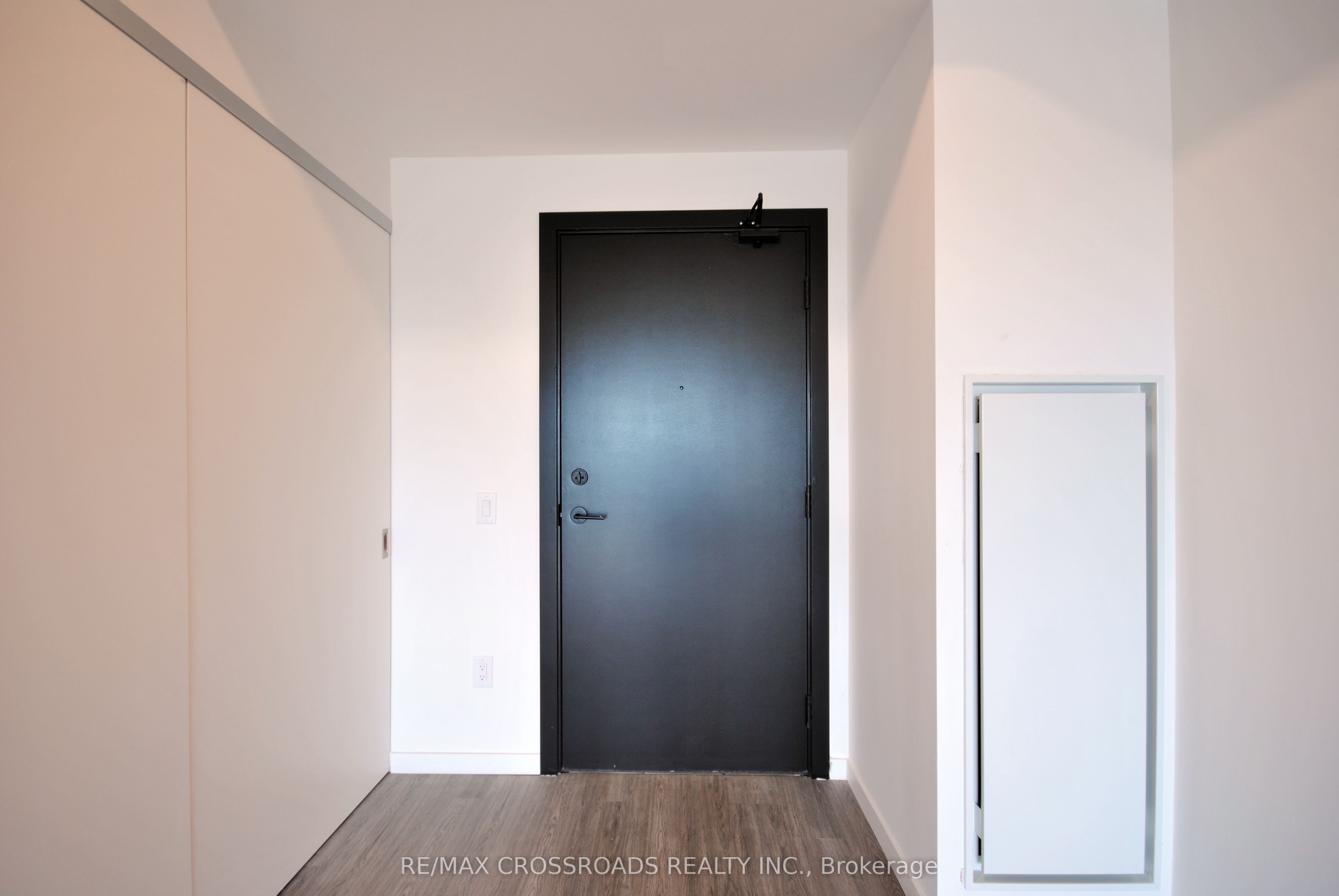 689 The Queensway Drive 516, Toronto, ON M8Y 1L1 photo 4