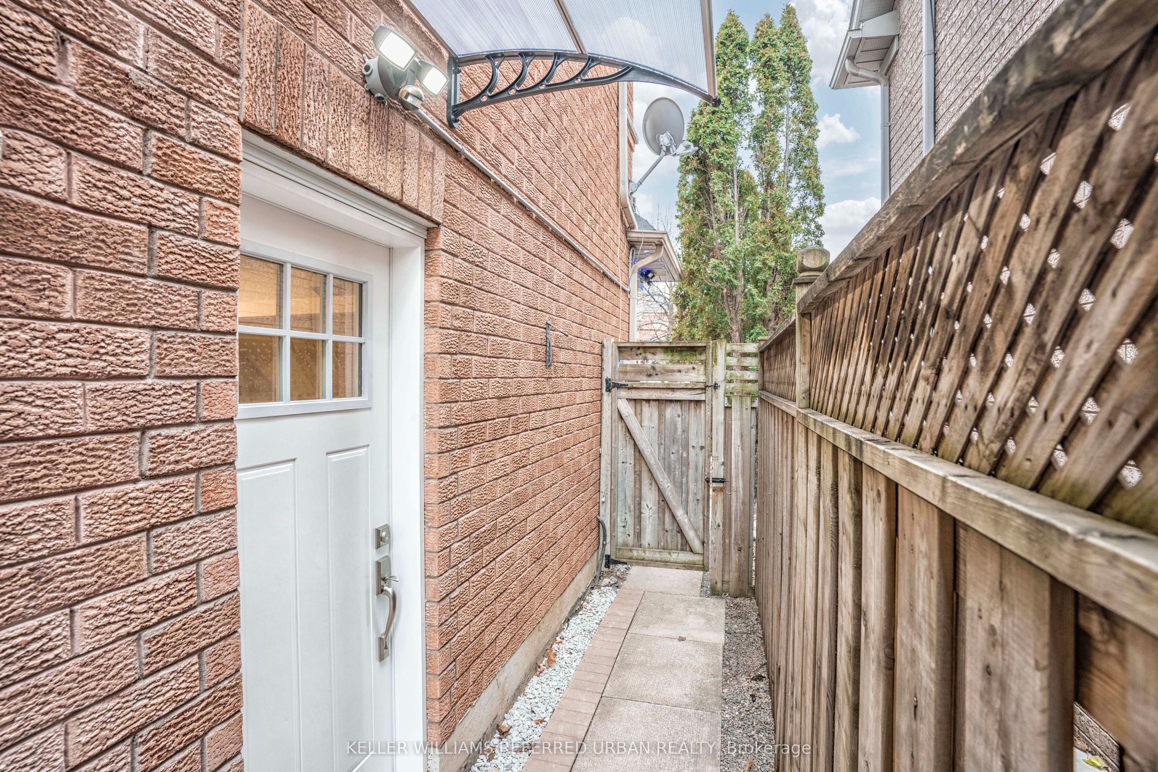 4 Purdy Crescent Lower, Toronto, ON M9N 3X8 photo 2