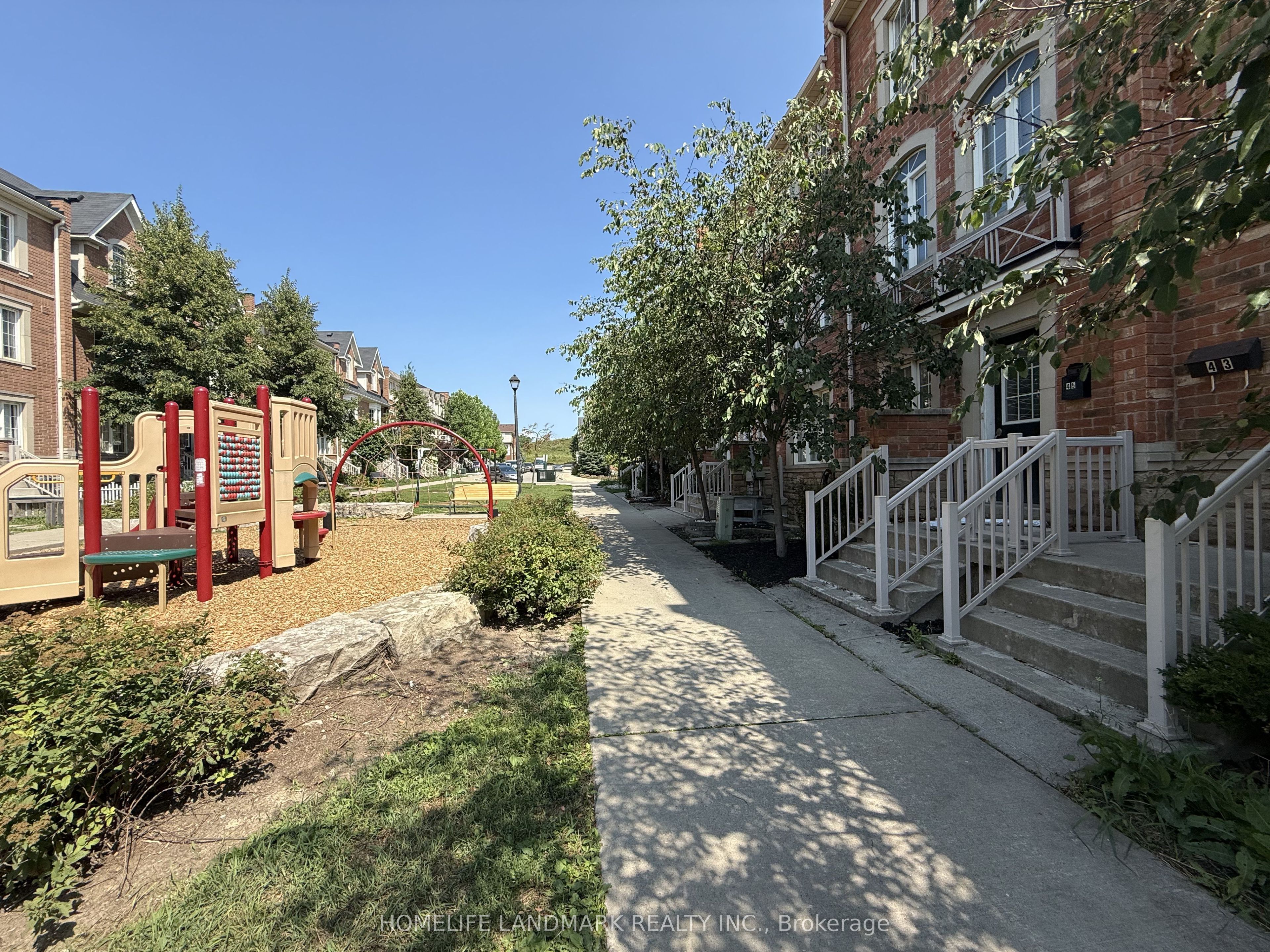 43 Odoardo Di Santo Circle, Toronto, ON M3L 0G4 photo 2