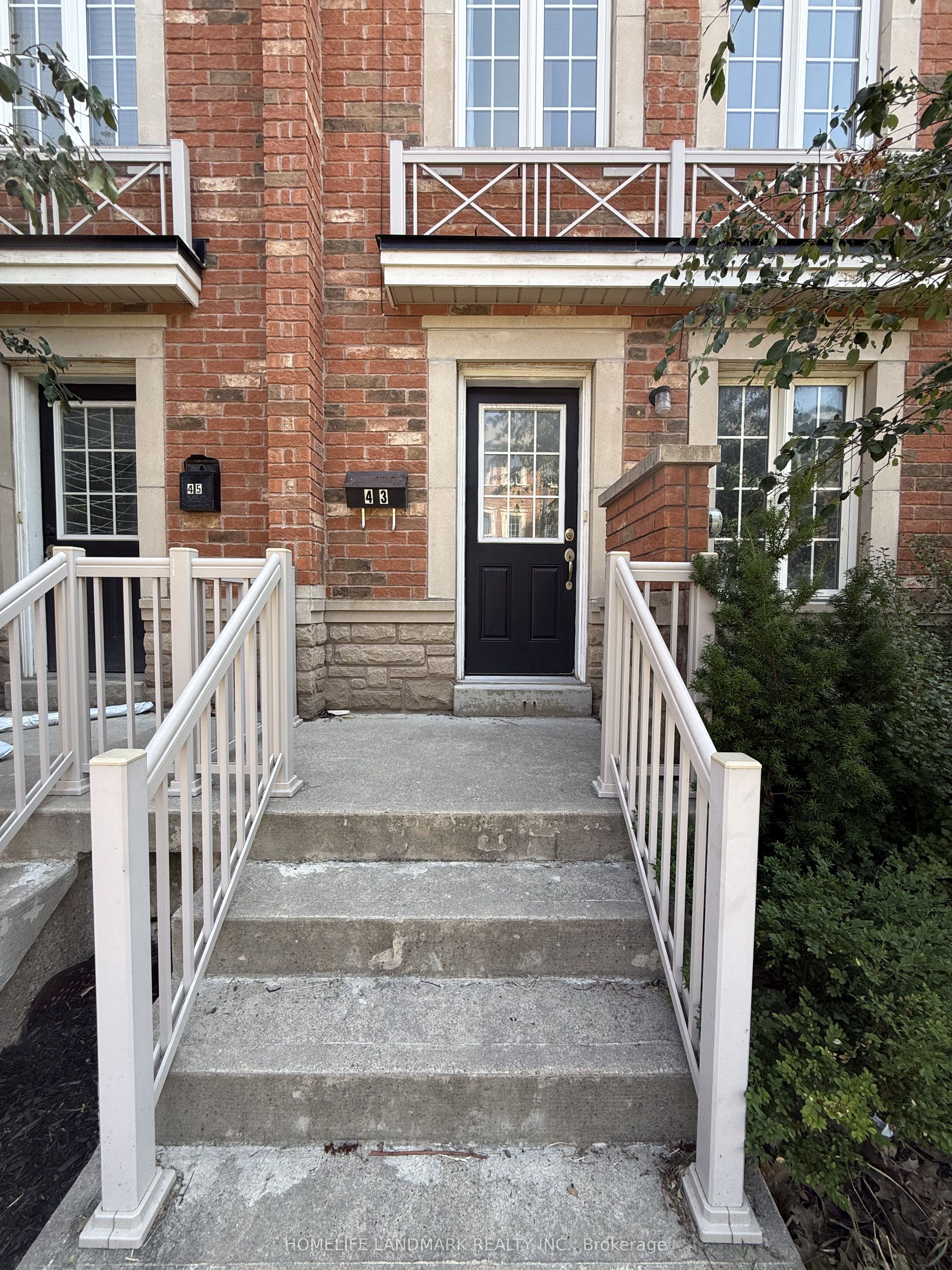 43 Odoardo Di Santo Circle, Toronto, ON M3L 0G4 photo 4