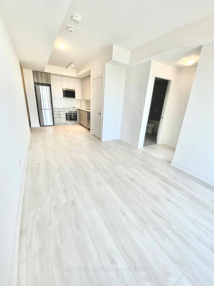 297 Oak Walk Drive 807, Oakville, ON L6H 3R6 photo 4