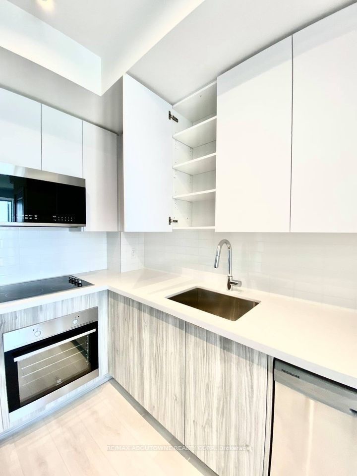 297 Oak Walk Drive 807, Oakville, ON L6H 3R6 photo 5