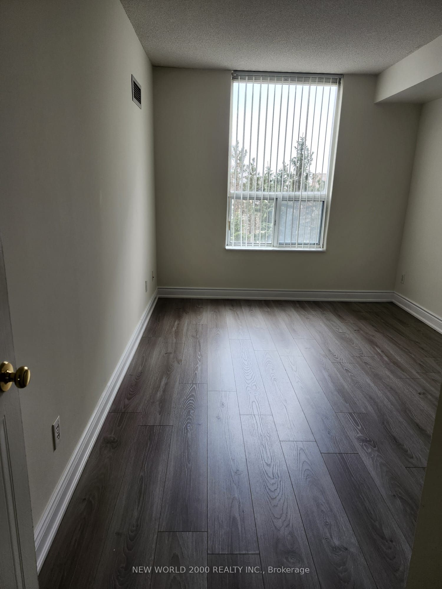 135 Hillcrest Avenue 402, Mississauga, ON L5B 4B1 photo 4