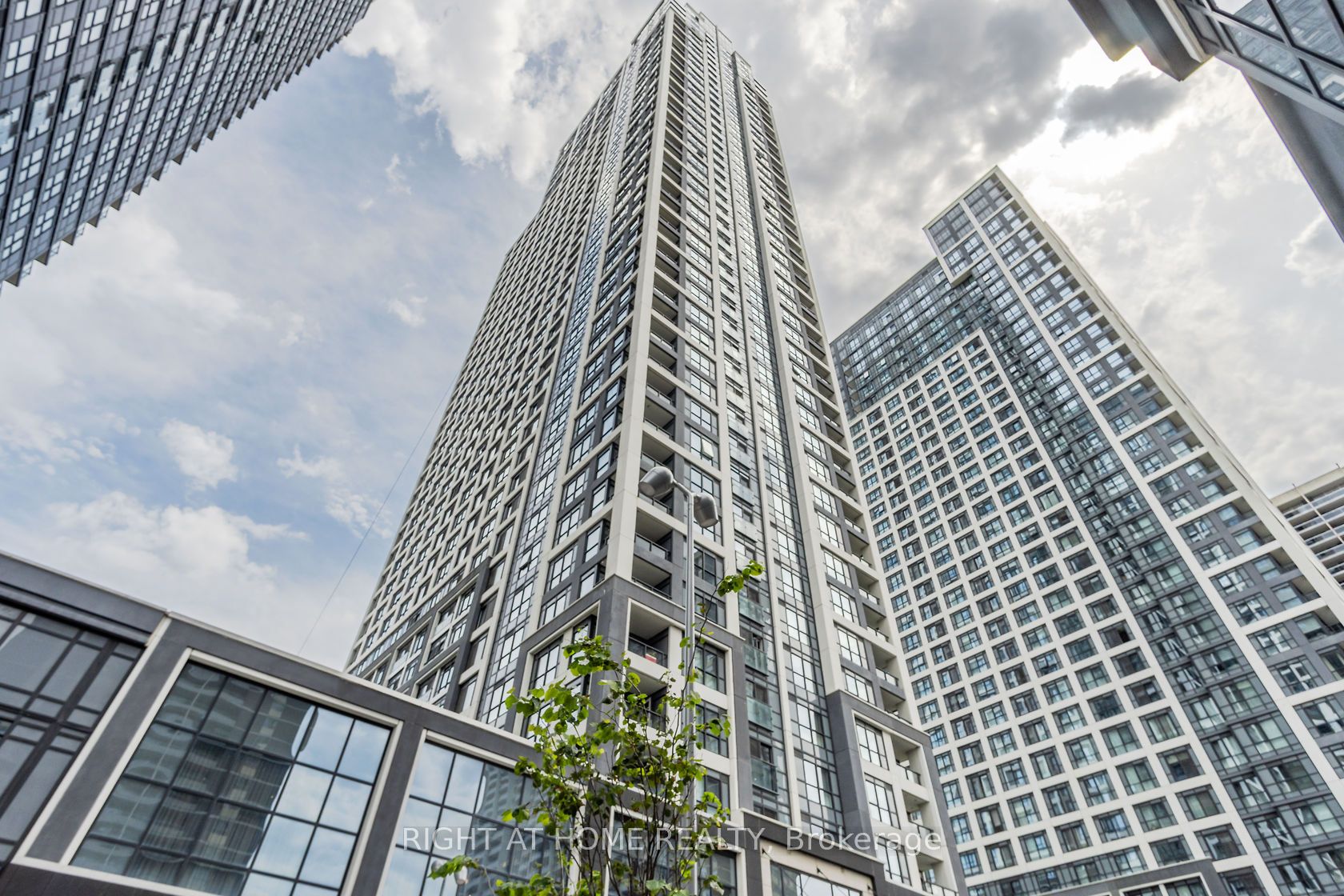 7 Mabelle Avenue 4001, Toronto, ON M9A 4X7