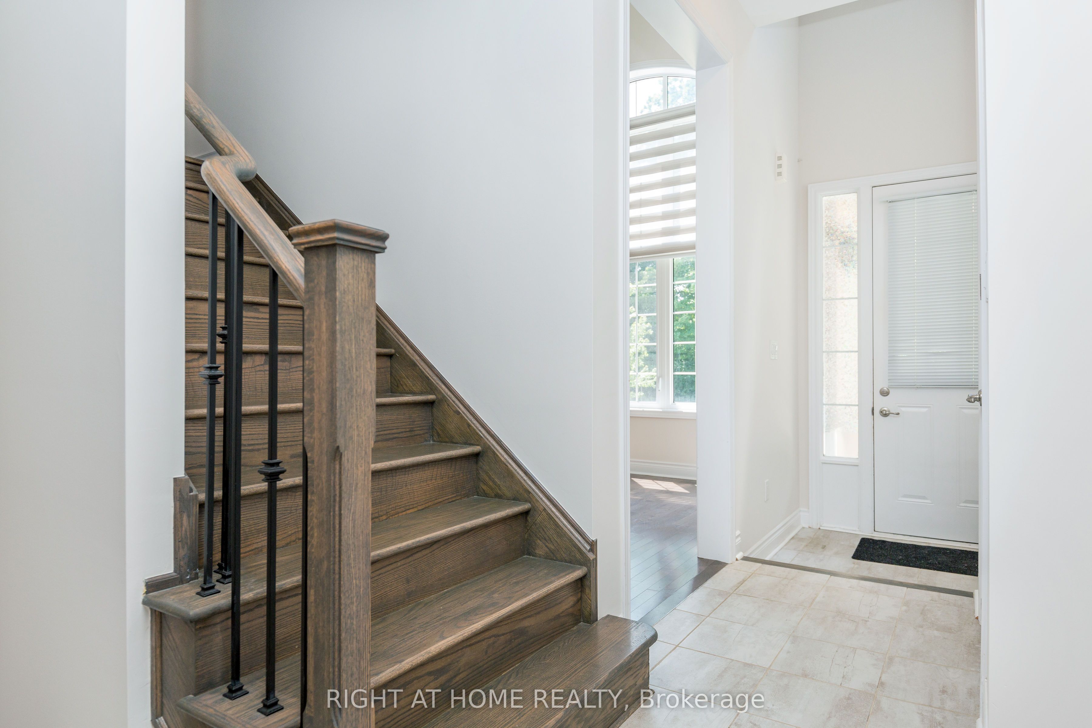 8 Monarch Drive, Halton Hills, ON L7G 0H9 photo 5