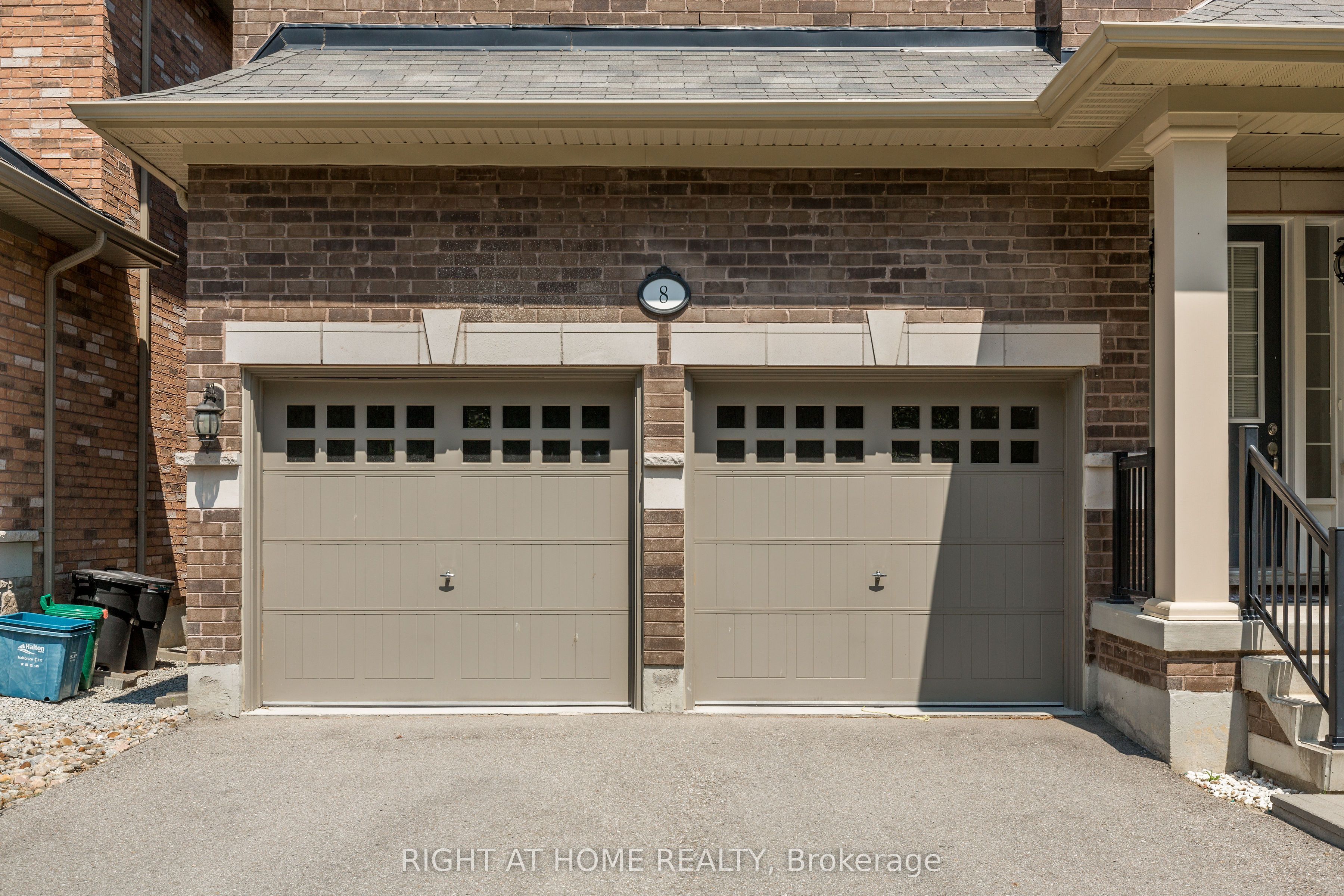 8 Monarch Drive, Halton Hills, ON L7G 0H9 photo 2