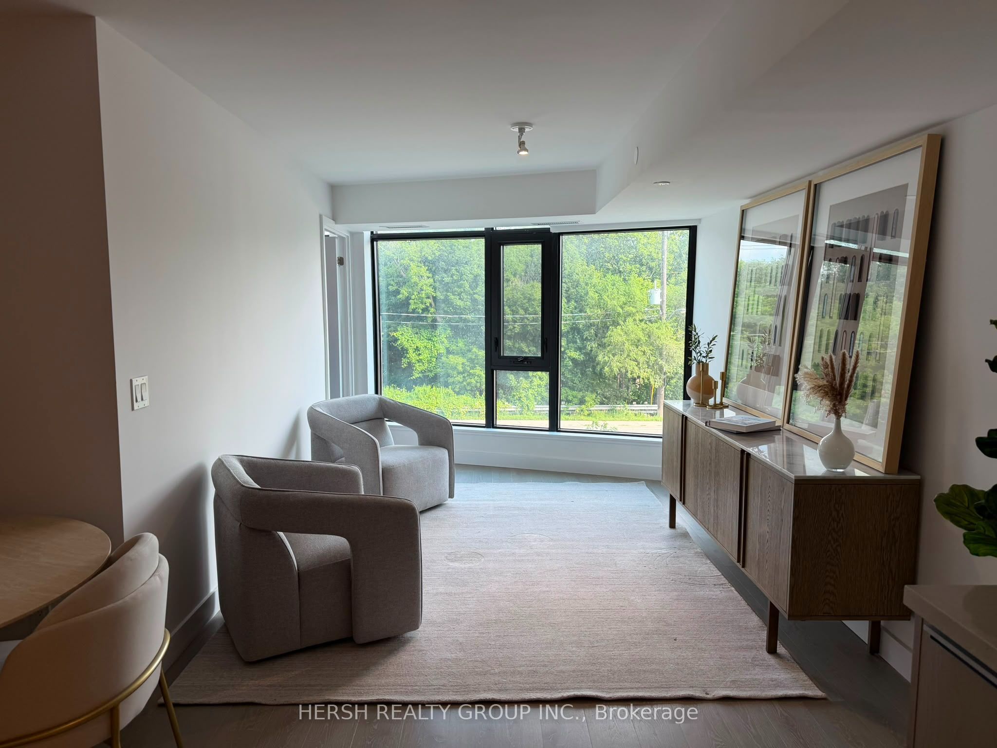 160 Kingsway Crescent 211, Toronto, ON M8X 0B5 photo 2