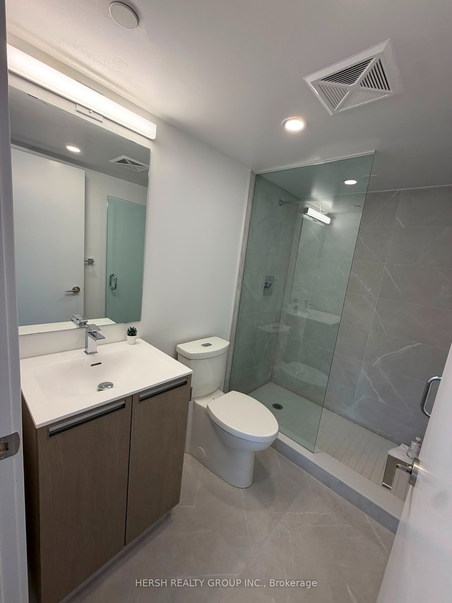 160 Kingsway Crescent 211, Toronto, ON M8X 0B5 photo 3