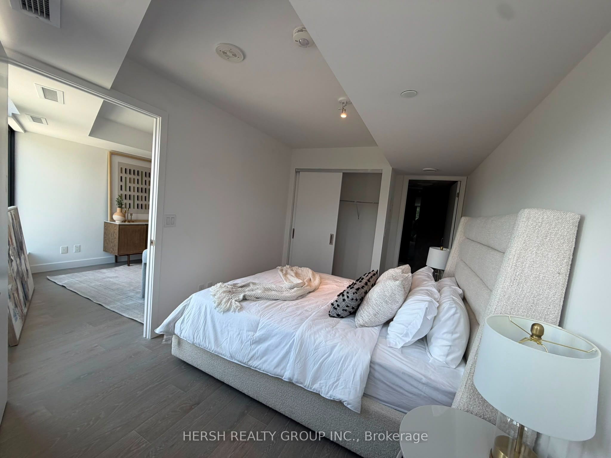 160 Kingsway Crescent 211, Toronto, ON M8X 0B5 photo 4