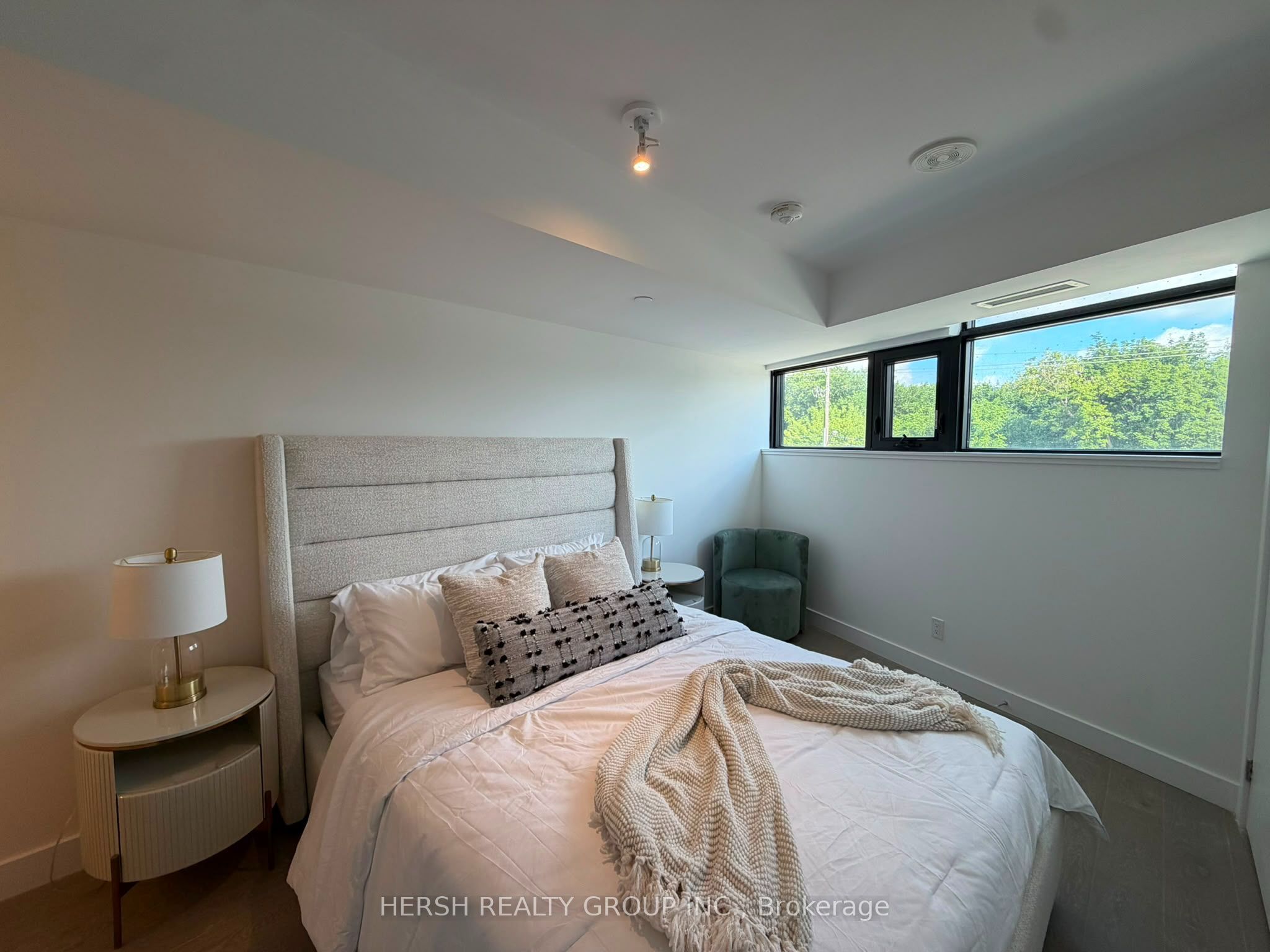 160 Kingsway Crescent 211, Toronto, ON M8X 0B5 photo 5