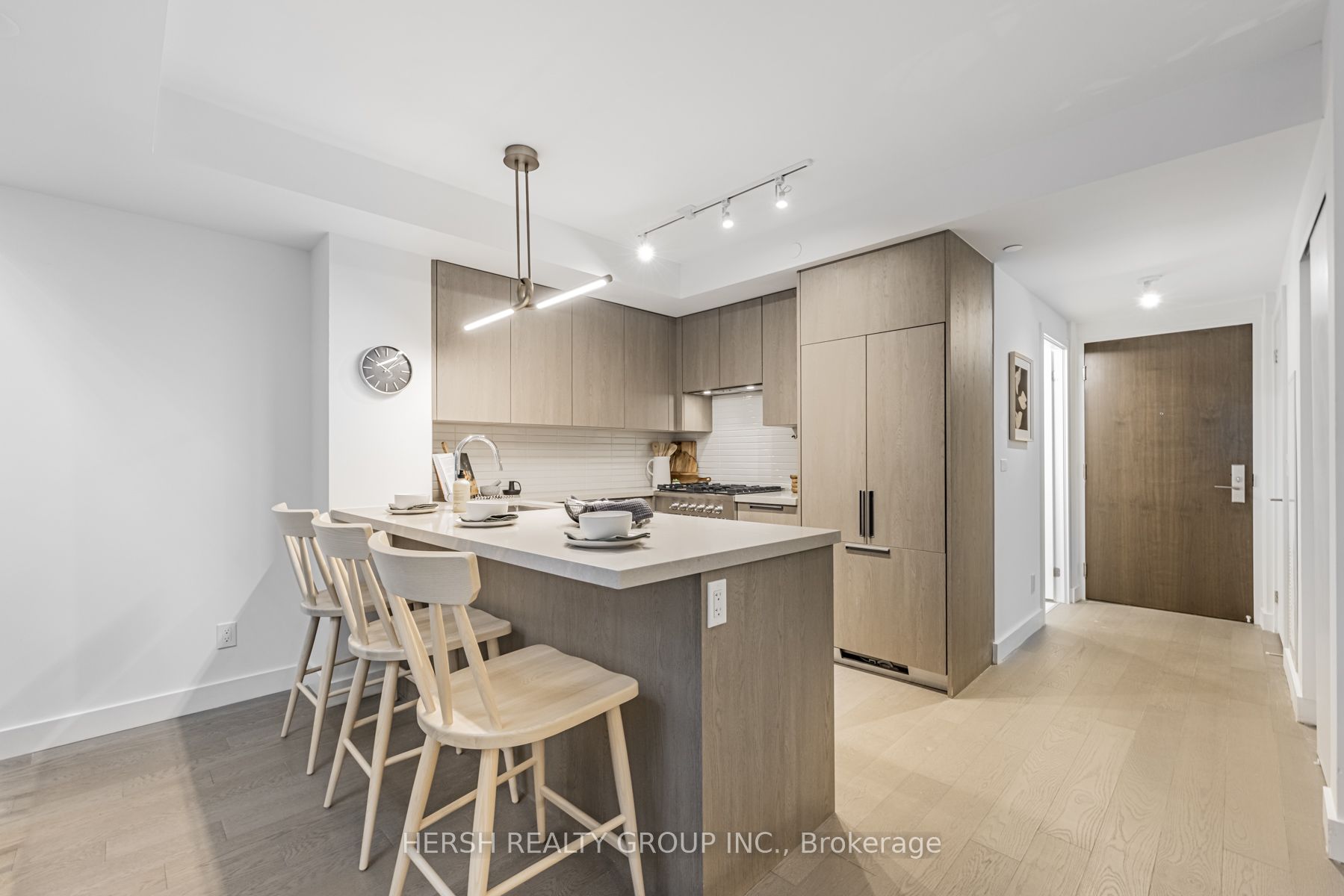 160 Kingsway Crescent 101, Toronto, ON M8X 0B5 photo 2