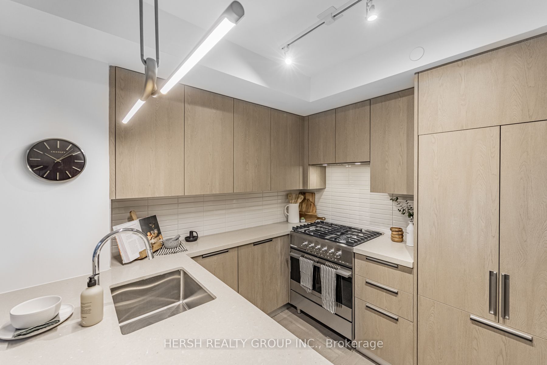 160 Kingsway Crescent 101, Toronto, ON M8X 0B5 photo 3