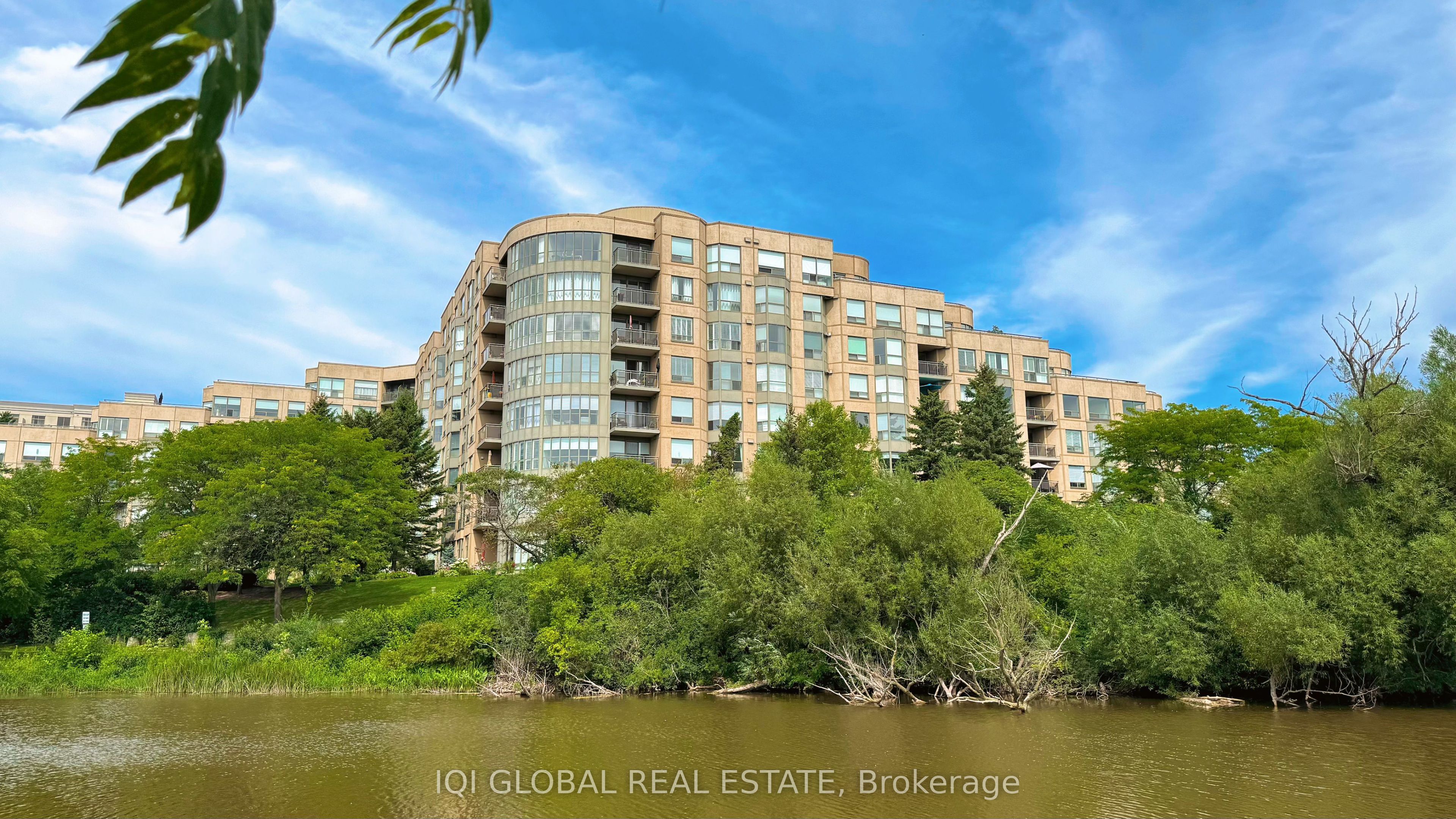 2511 Lakeshore Road W 109, Oakville, ON L6L 6L9