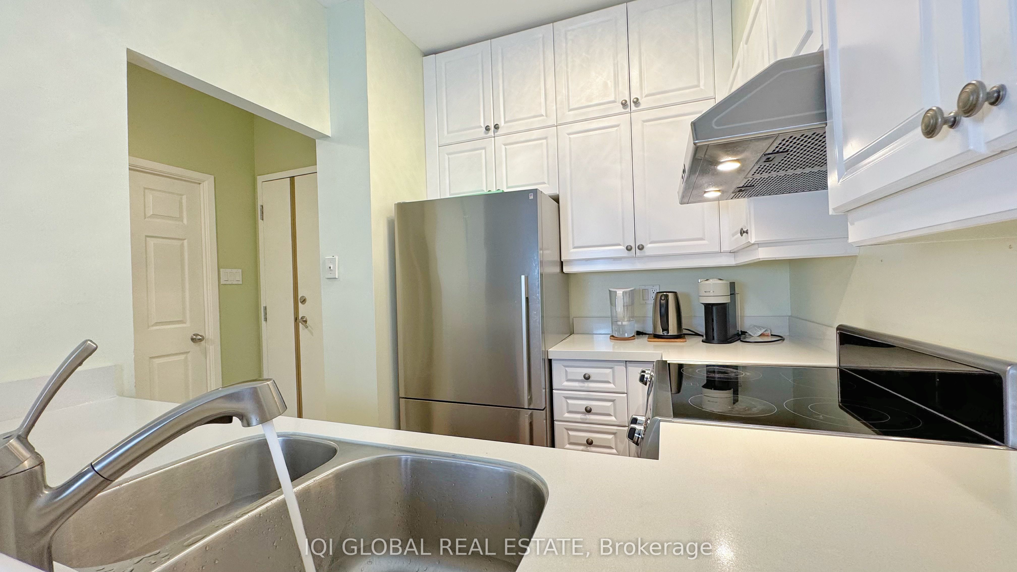2511 Lakeshore Road W 109, Oakville, ON L6L 6L9 photo 4