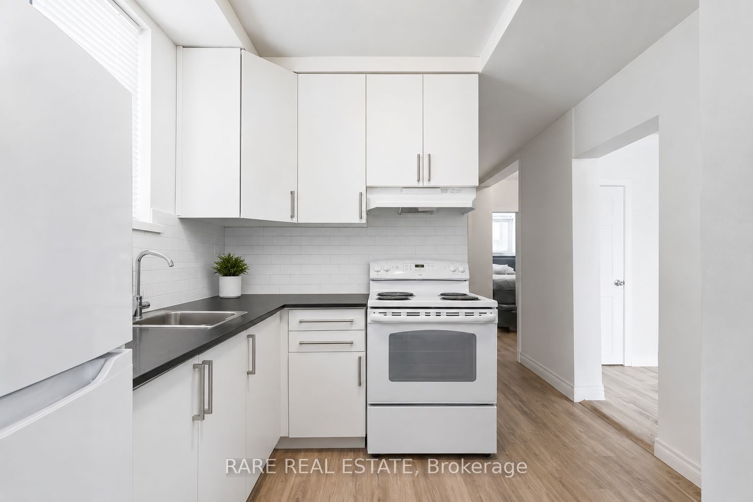 352 Hopewell Avenue 1, Toronto, ON M6E 2S2 photo 4
