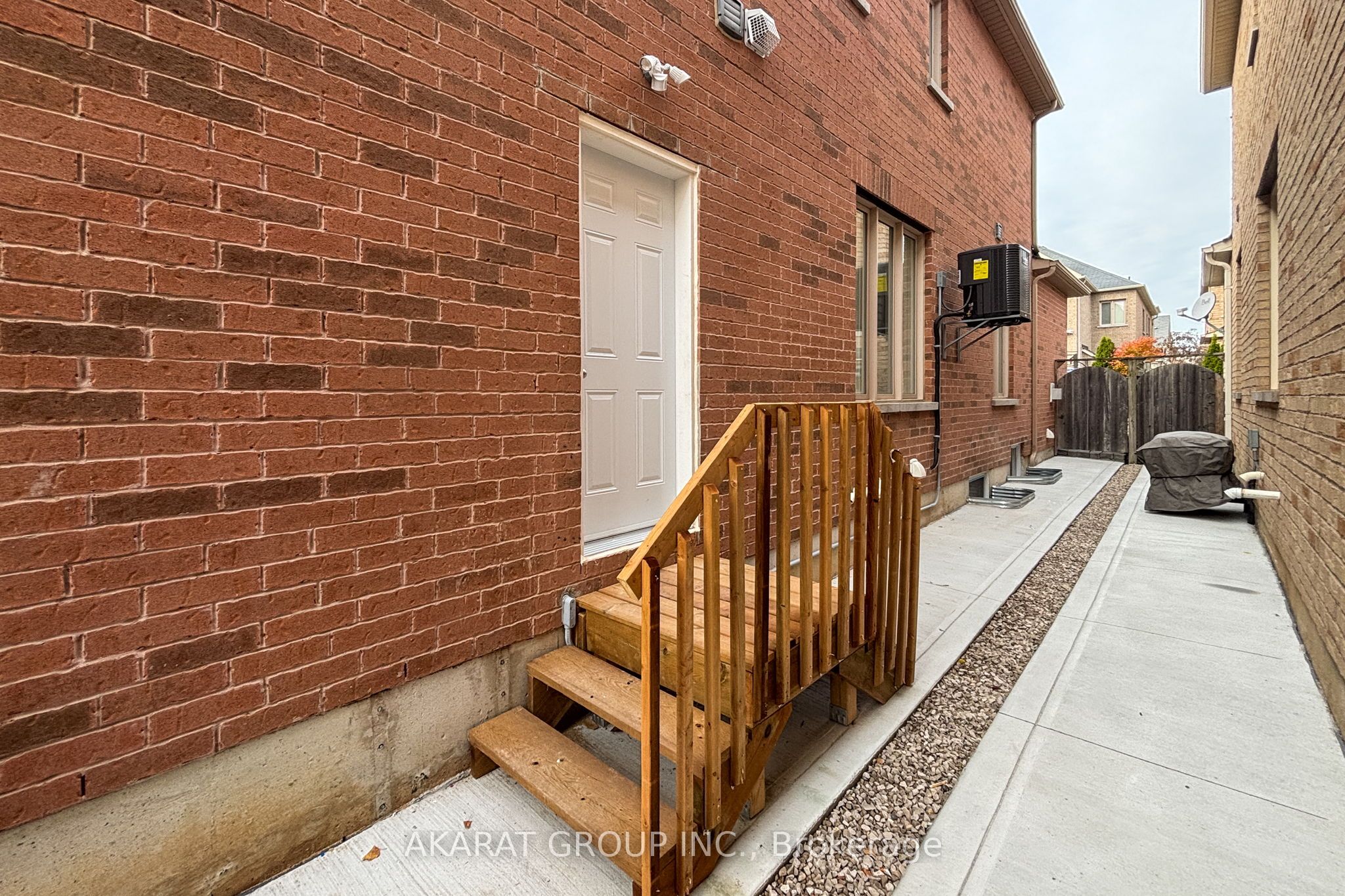 5463 Fudge Terrace Basement Apt, Mississauga, ON L5M 0N1