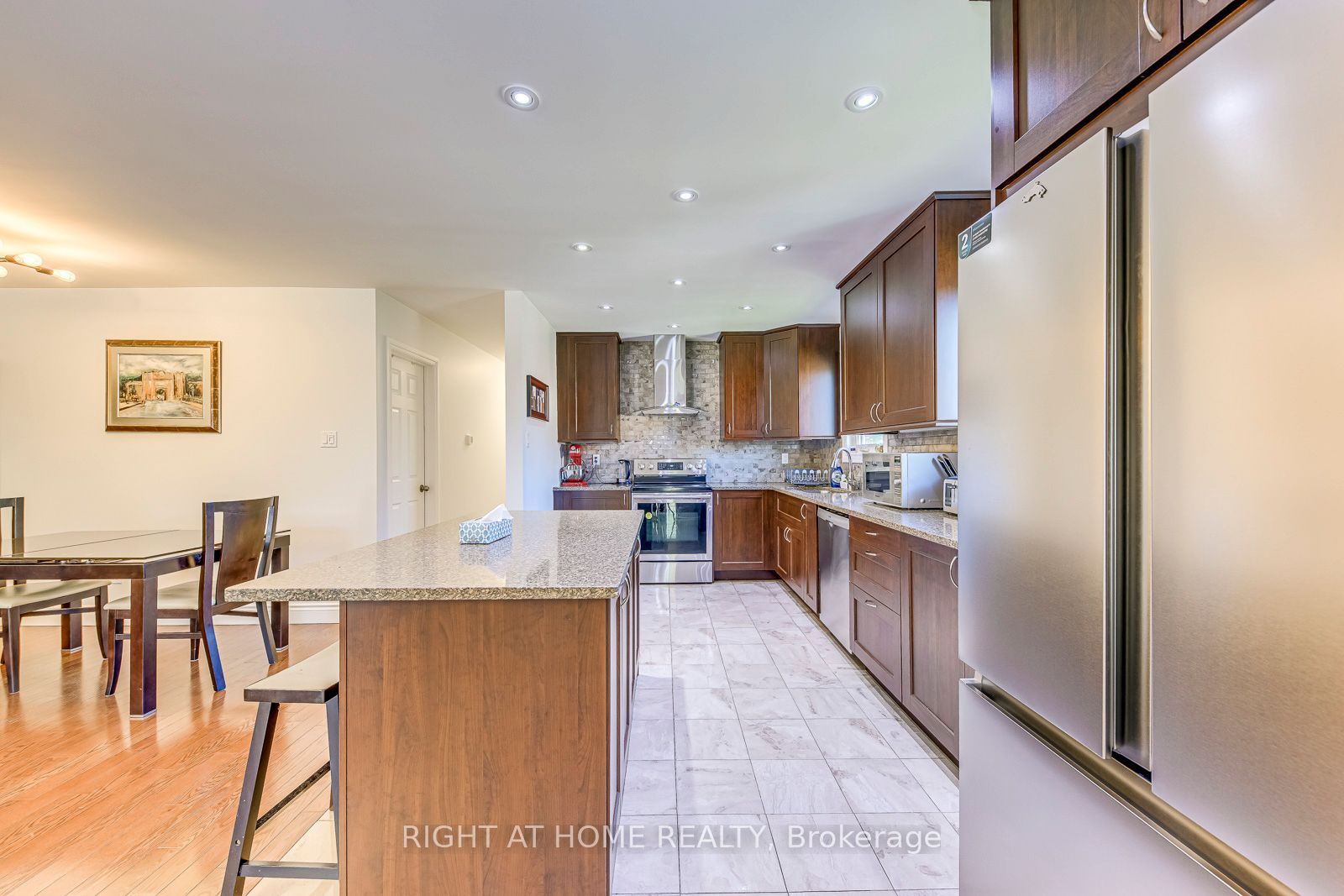 4004 Midhurst Lane Main, Mississauga, ON L4Z 1C7